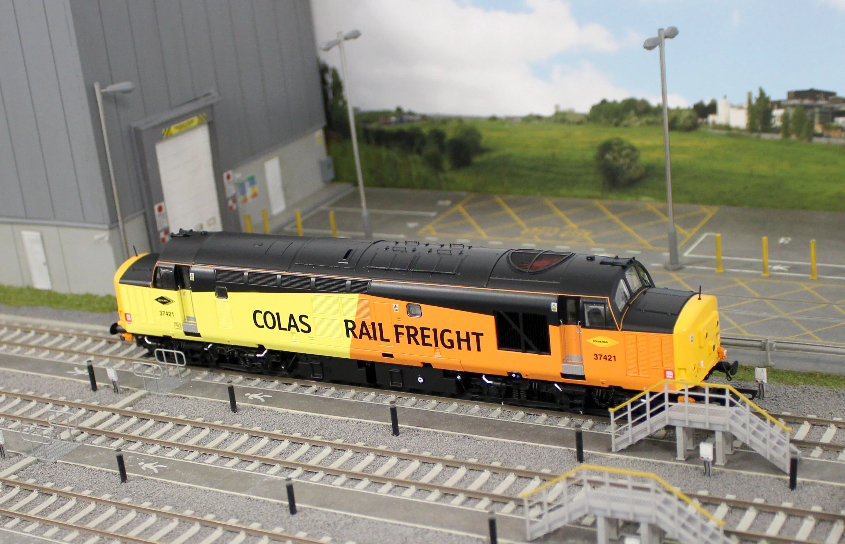 ACC3154 Class 37 Colas Rail 37421 Diesel Locomotive - Image 13