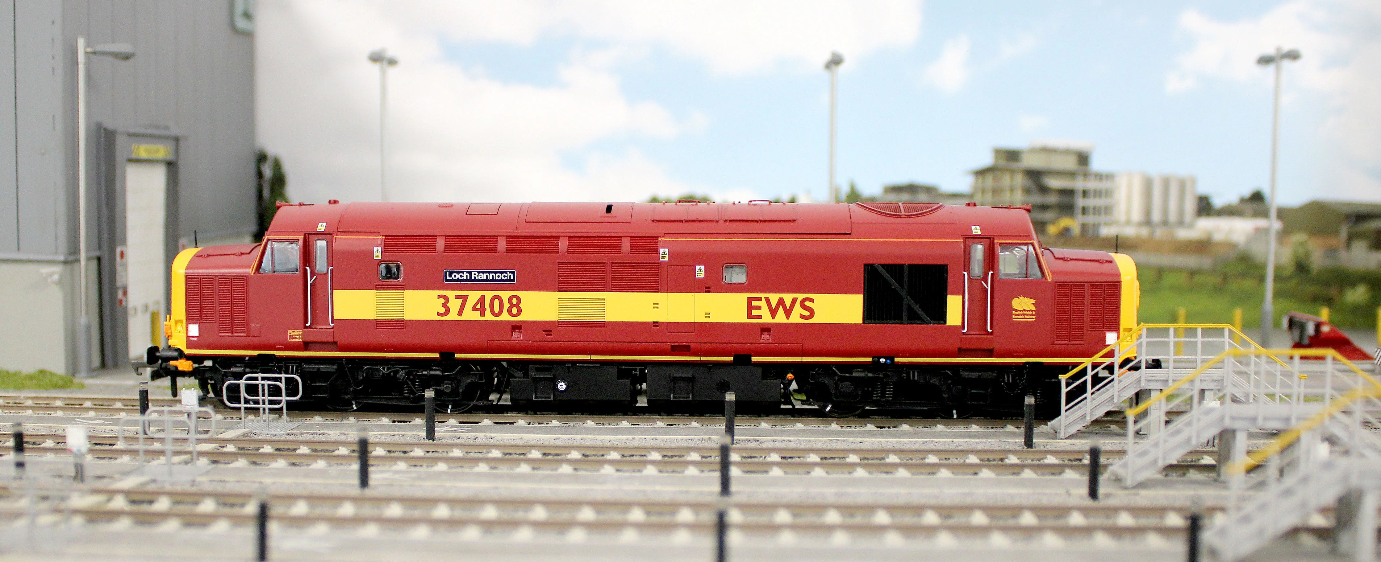 ACC3160-DCC Class 37 Loch Rannoch EWS Maroon & Gold 37408 Diesel Locomotive - DCC Sound - Image 13