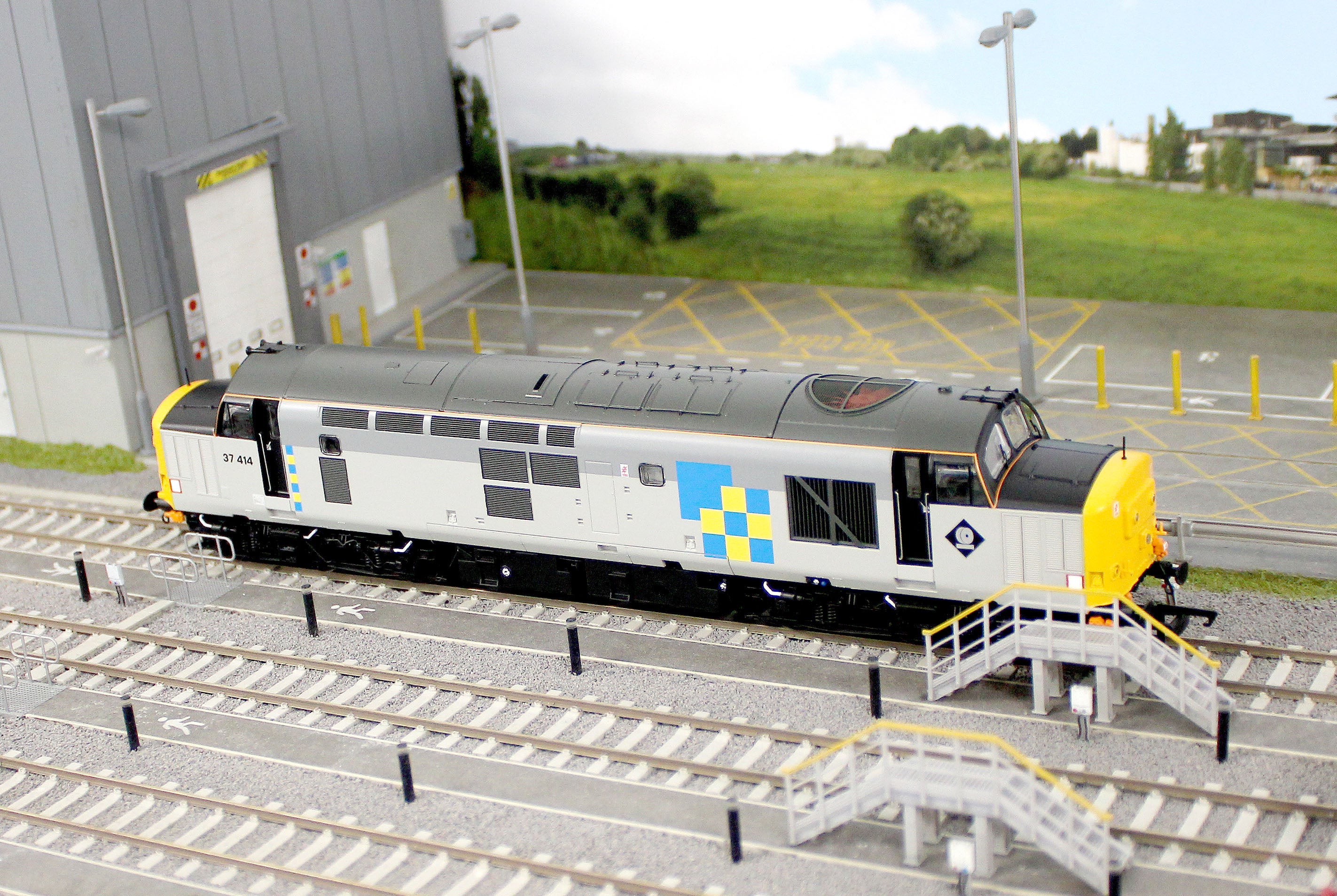 ACC3161-DCC Class 37 Railfreight Construction 37414 Diesel Locomotive - DCC Sound - Image 12