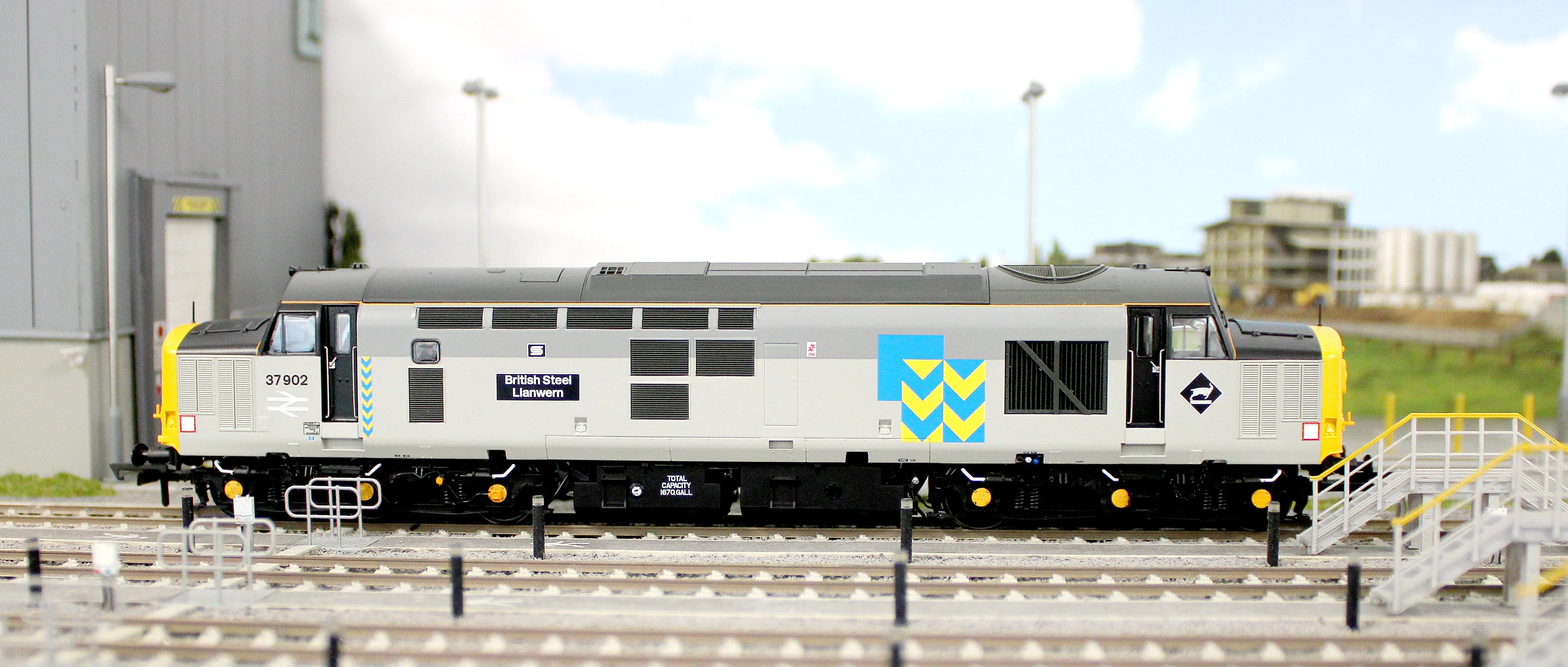 ACC3165-DCC Class 37/9 37902 "British Steel Llanwern" Railfreight Metals Diesel Locomotive - DCC Sound - Image 12