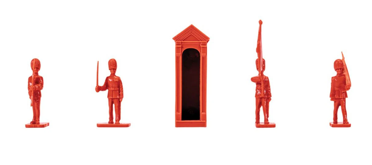 A00702V Guards Colour Party Model Kit - Image 2