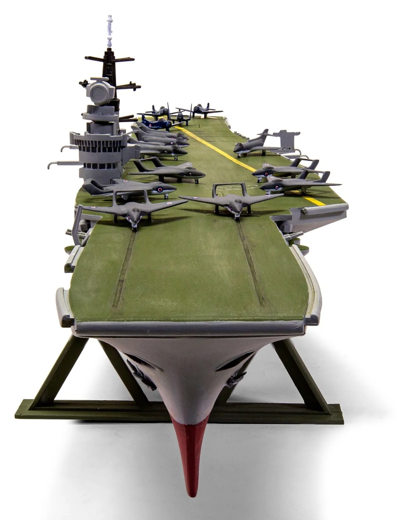 A04201V HMS Victorious Model Kit - Image 3