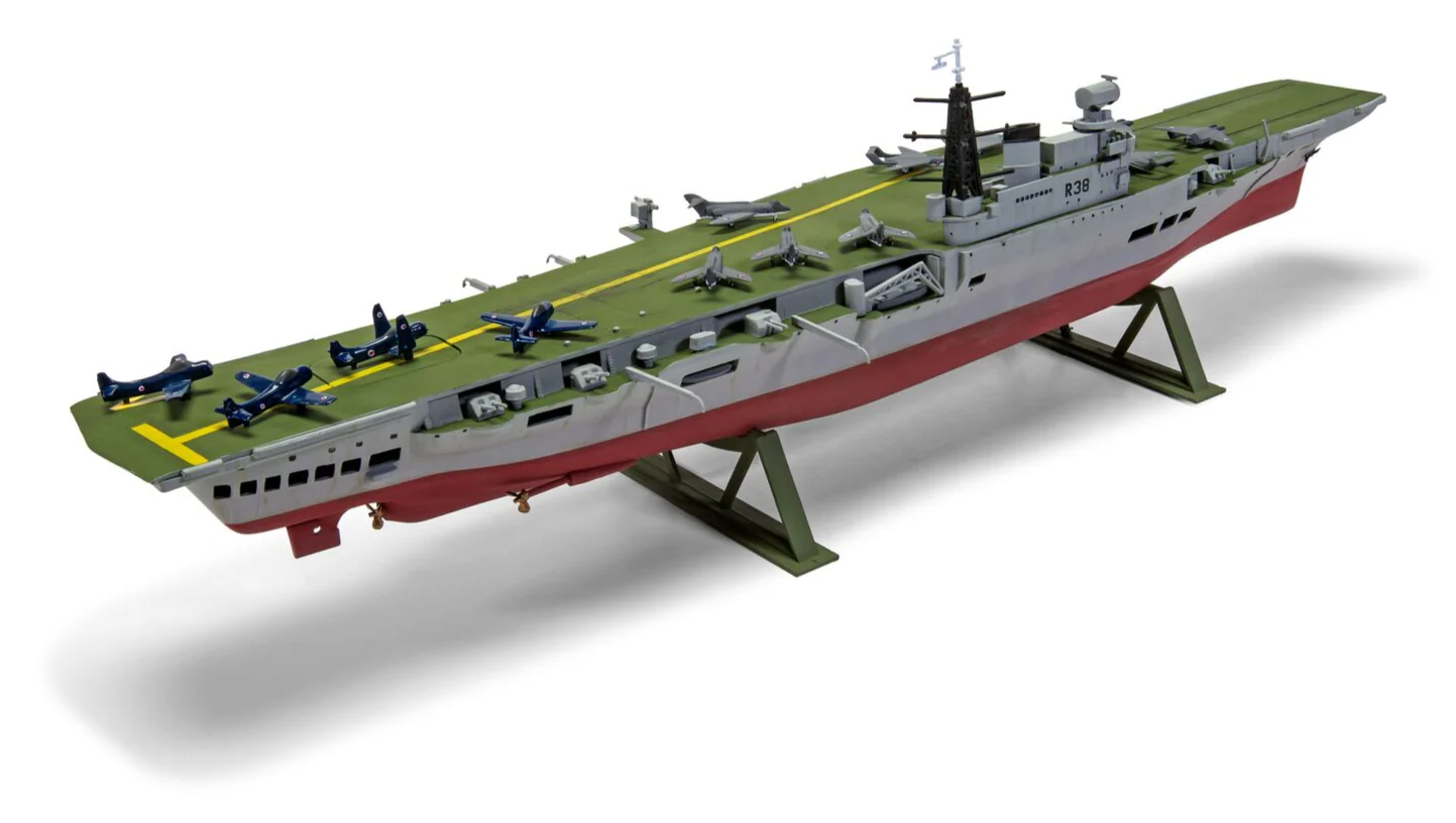 A04201V HMS Victorious Model Kit - Image 5