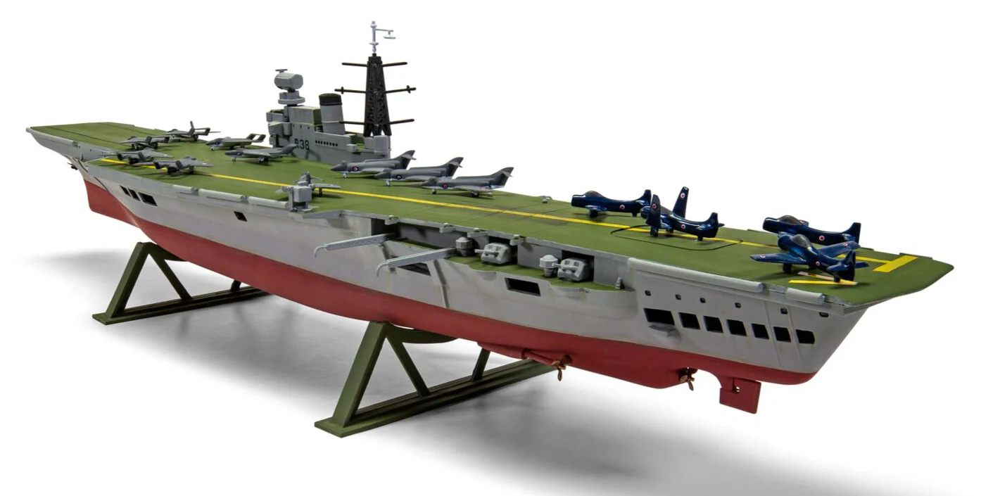 A04201V HMS Victorious Model Kit - Image 7