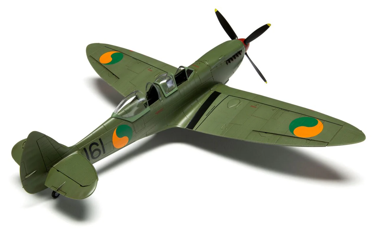 A05143 Supermarine Spitfire Tr.9 Model Kit - Image 3