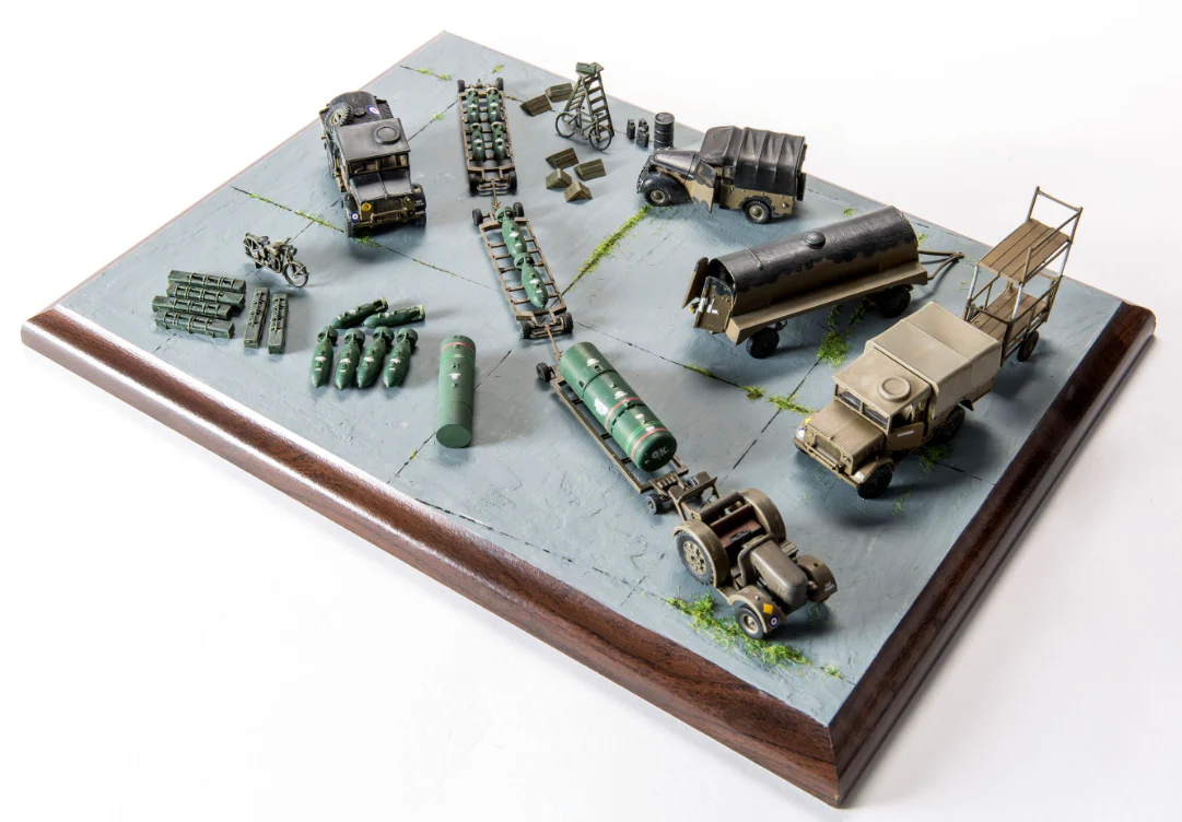 A05330 Bomber Re-supply Set Model Kit - Image 3