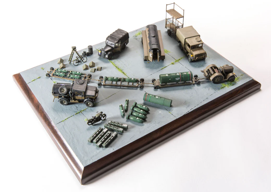 A05330 Bomber Re-supply Set Model Kit - Image 4