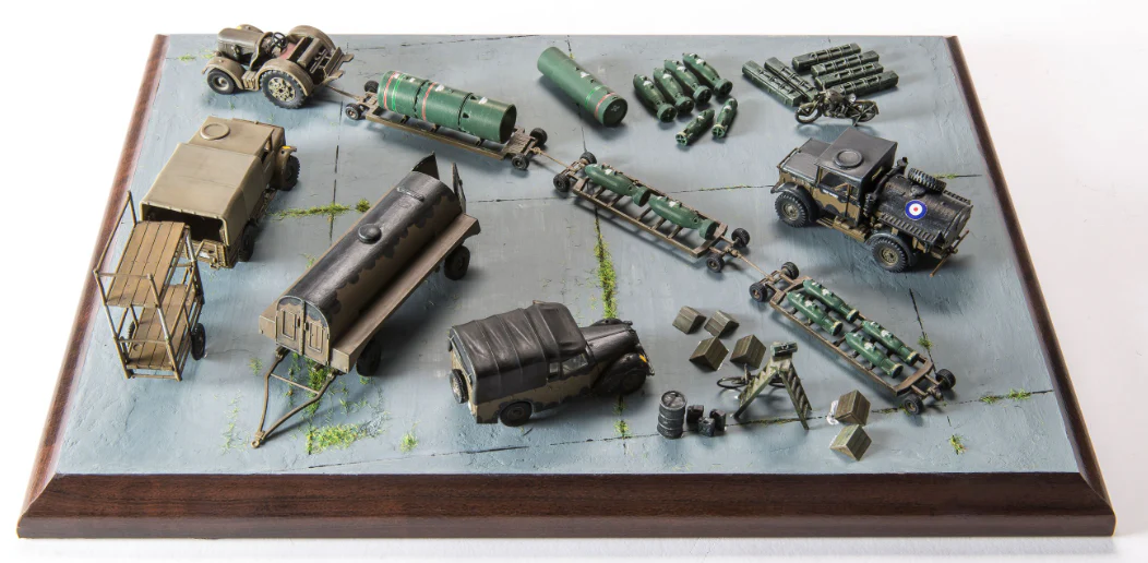 A05330 Bomber Re-supply Set Model Kit - Image 5