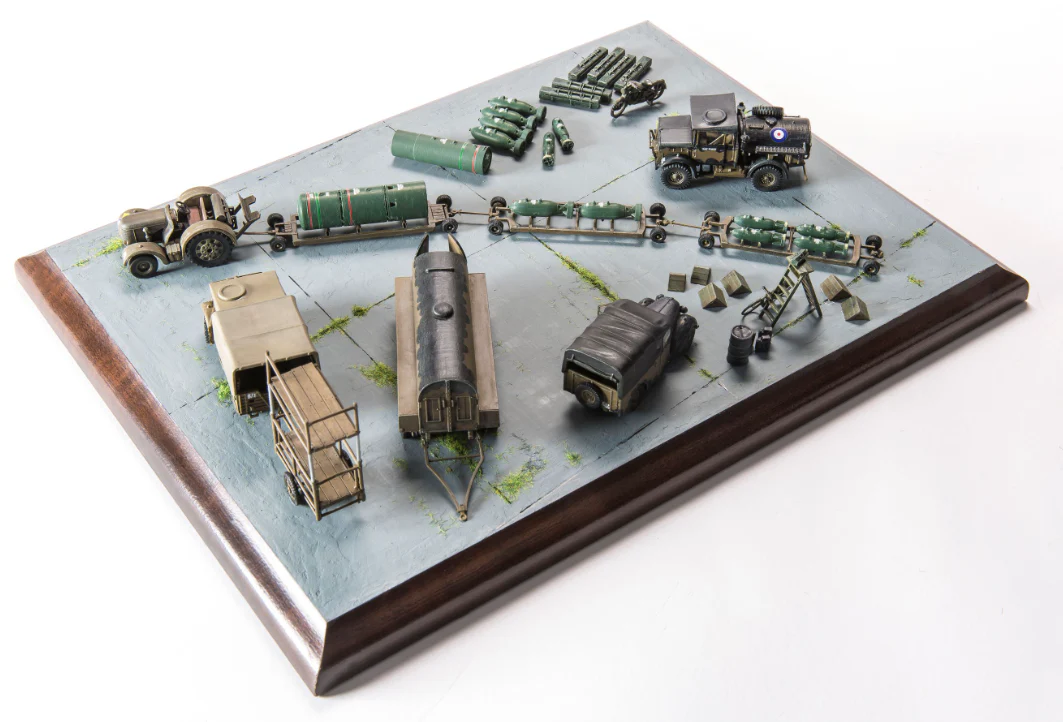 A05330 Bomber Re-supply Set Model Kit - Image 7