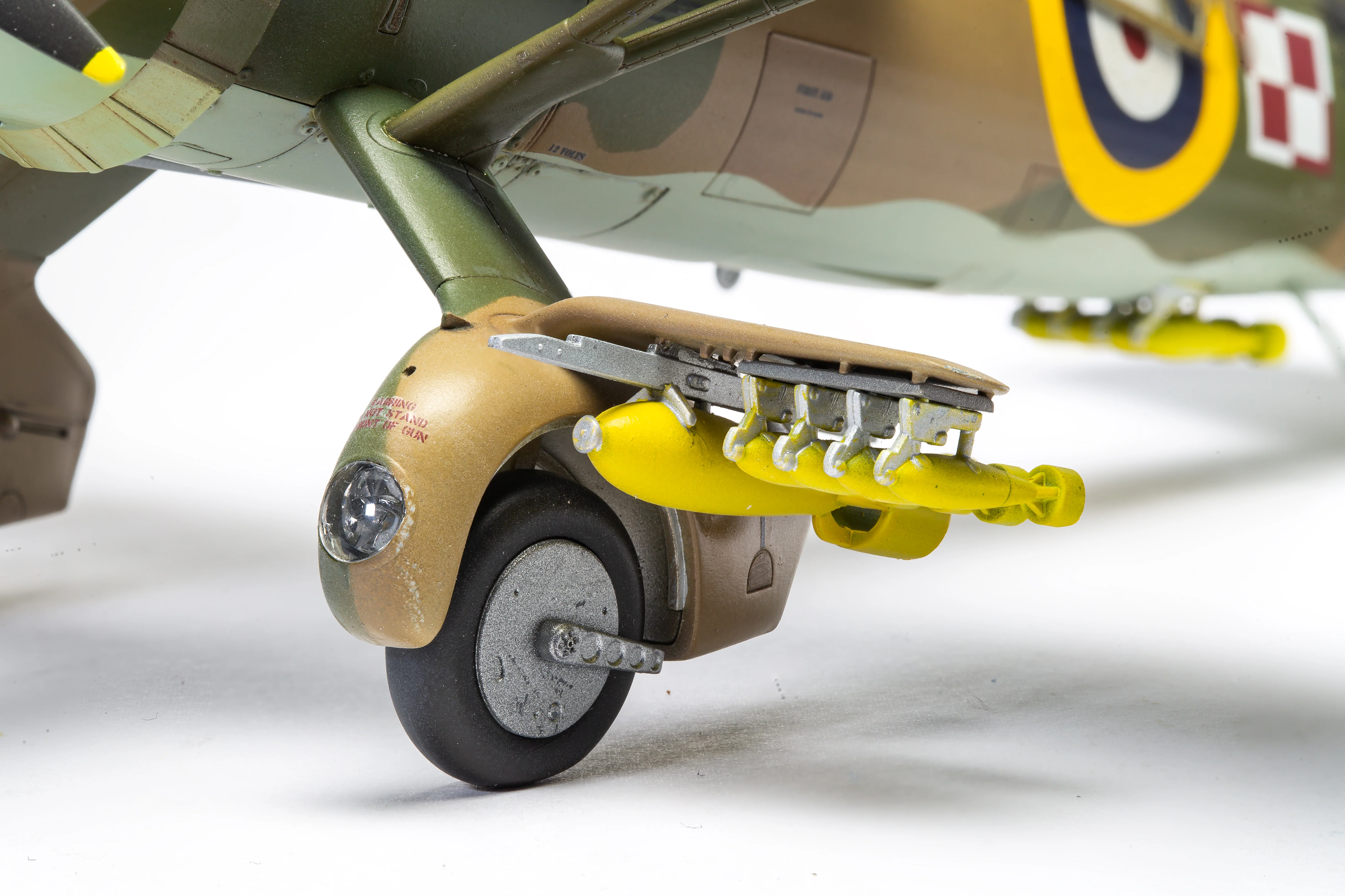 A07116 Westland Lysander Mk.I/Mk.III Model Kit - Image 11