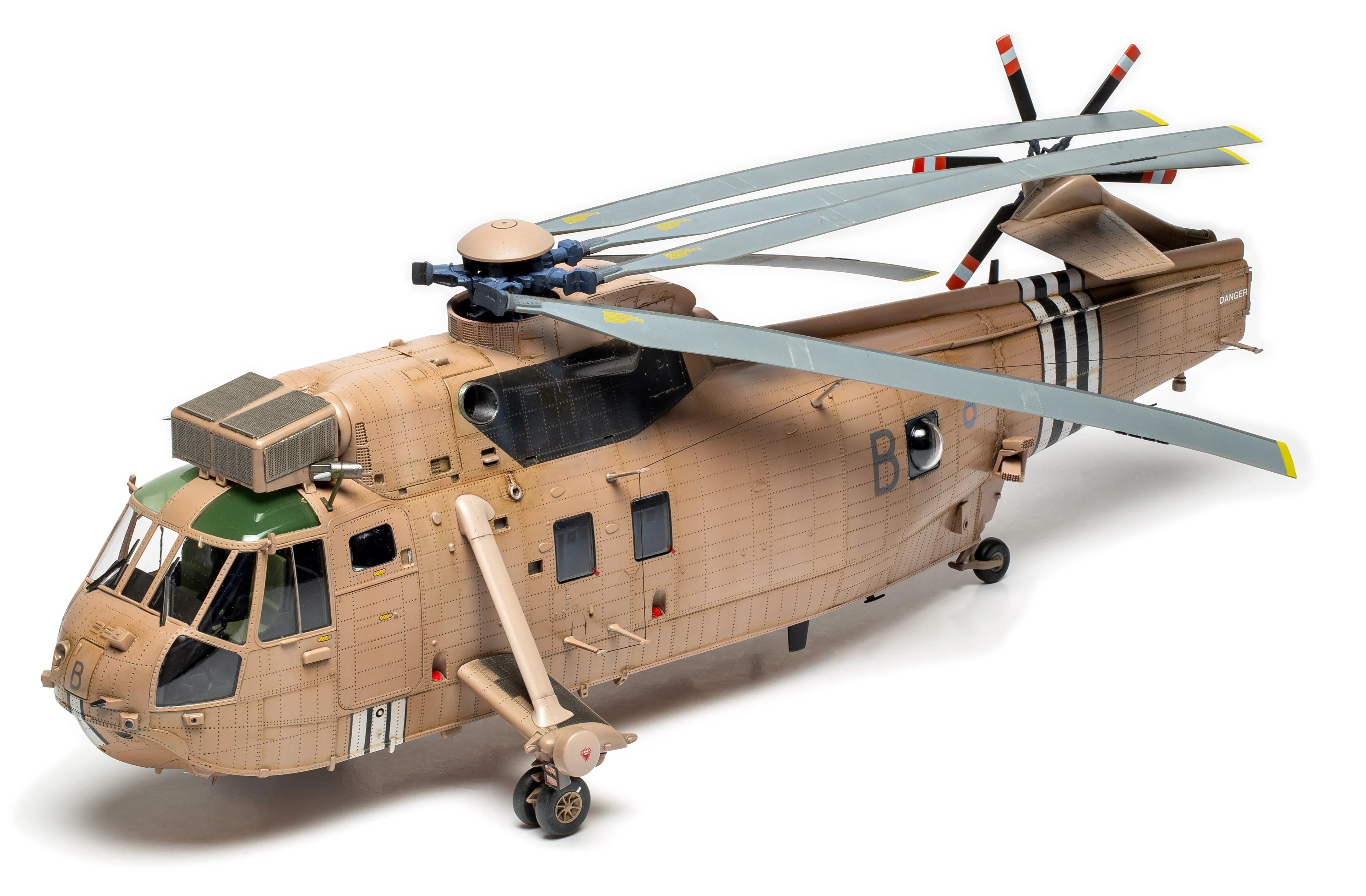 A11008 Westland Sea King HC.4 Model Kit - Image 6