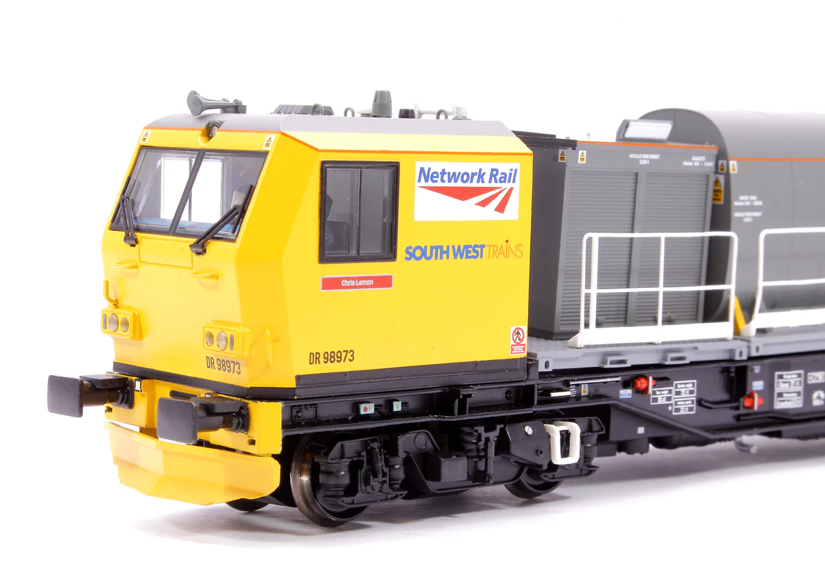 31-578 Windhoff MPV 2-Car Set Network Rail Yellow Nos. DR98923 and DR98973 - Image 5