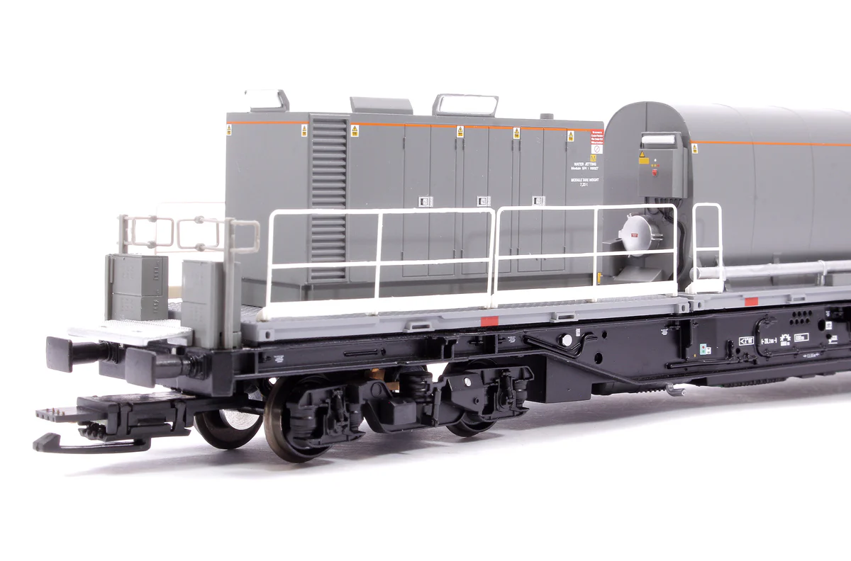 31-578 Windhoff MPV 2-Car Set Network Rail Yellow Nos. DR98923 and DR98973 - Image 7