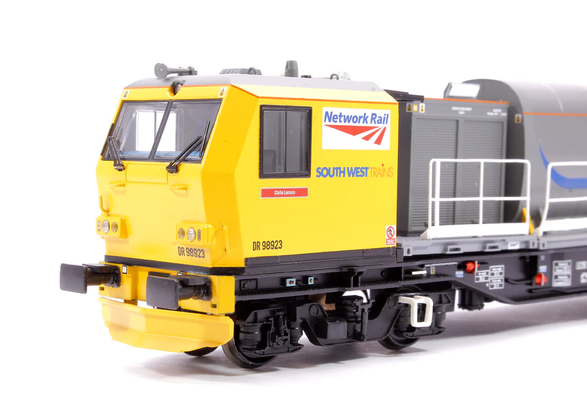 31-578SF Windhoff MPV 2-Car Set Network Rail Yellow Nos. DR98923 and DR989 - DCC Sound - Image 11