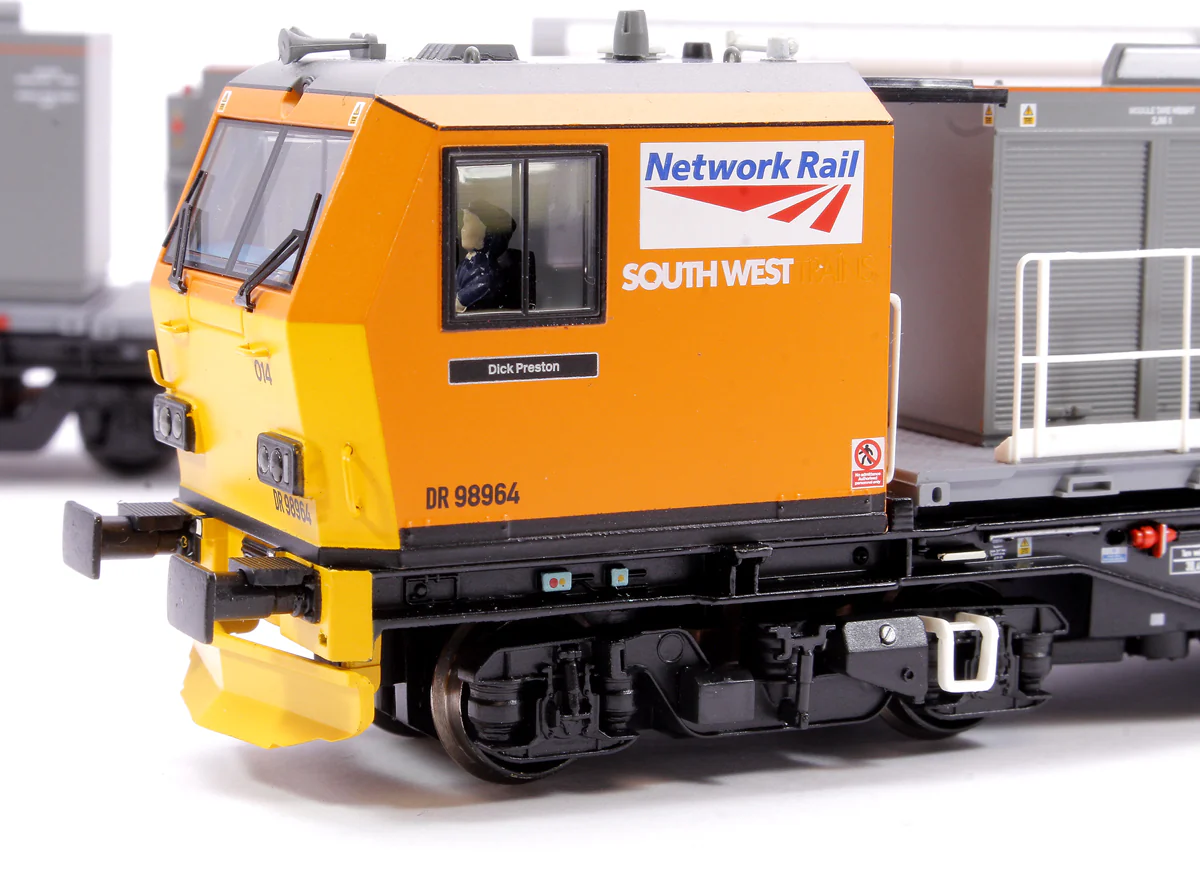 31-579 Windhoff MPV 2-Car Set Network Rail Orange Nos. DR98914 and DR98964 - Image 12