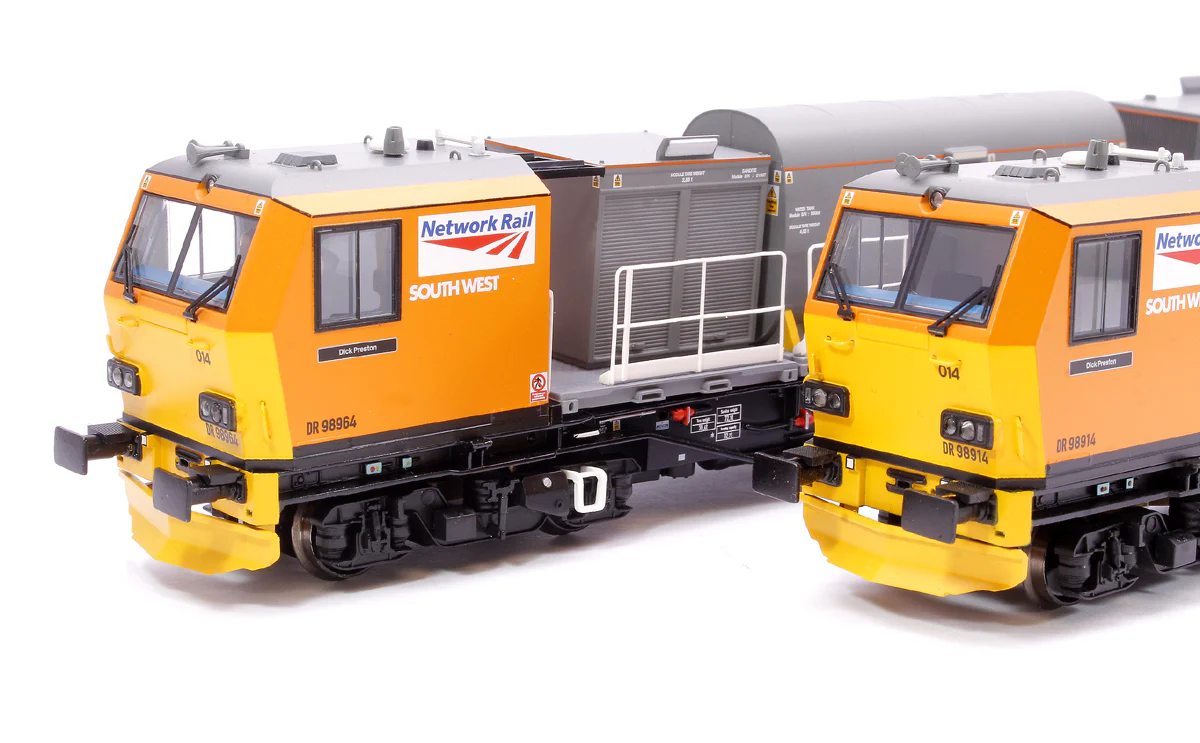 31-579 Windhoff MPV 2-Car Set Network Rail Orange Nos. DR98914 and DR98964 - Image 9