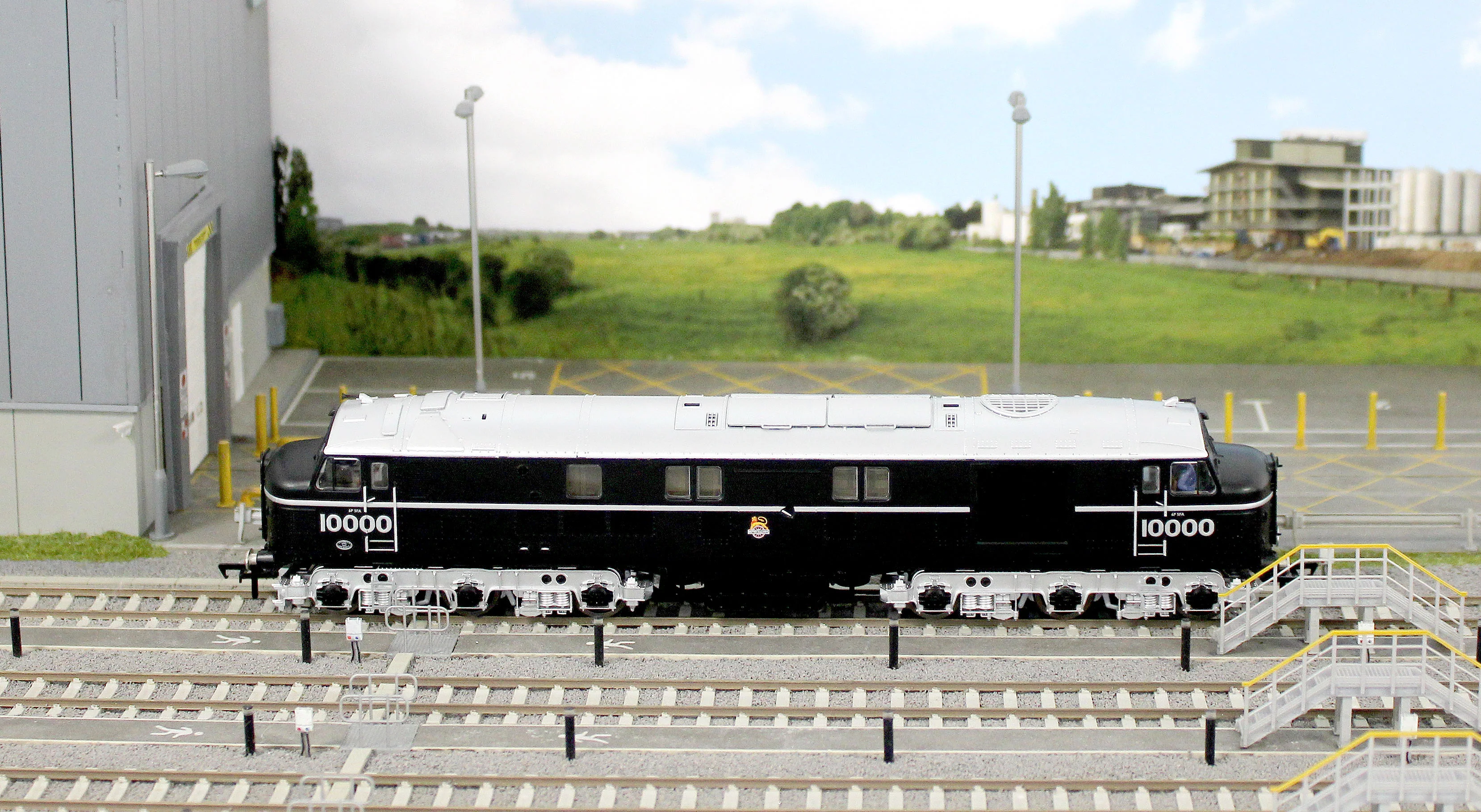 31-999ASF LMS 10000 BR Black (Early Emblem) Diesel Locomotive - DCC Sound - Image 12