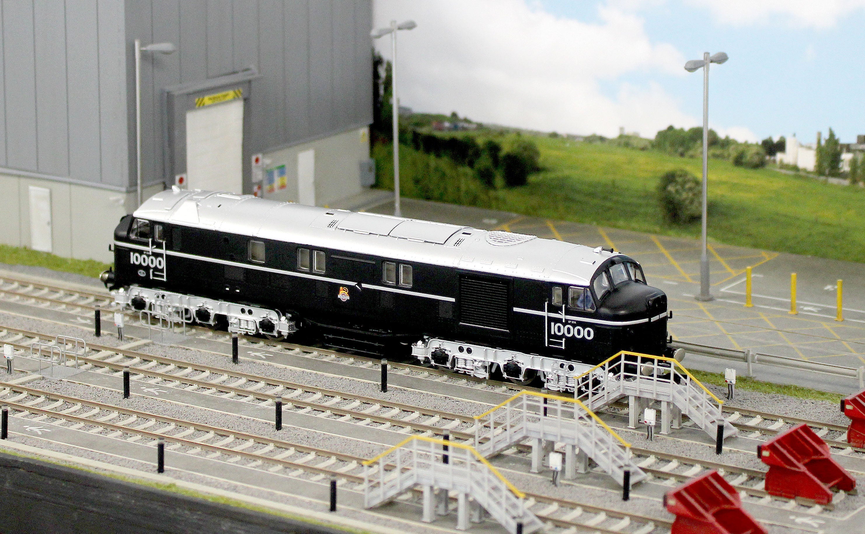 31-999ASF LMS 10000 BR Black (Early Emblem) Diesel Locomotive - DCC Sound - Image 13