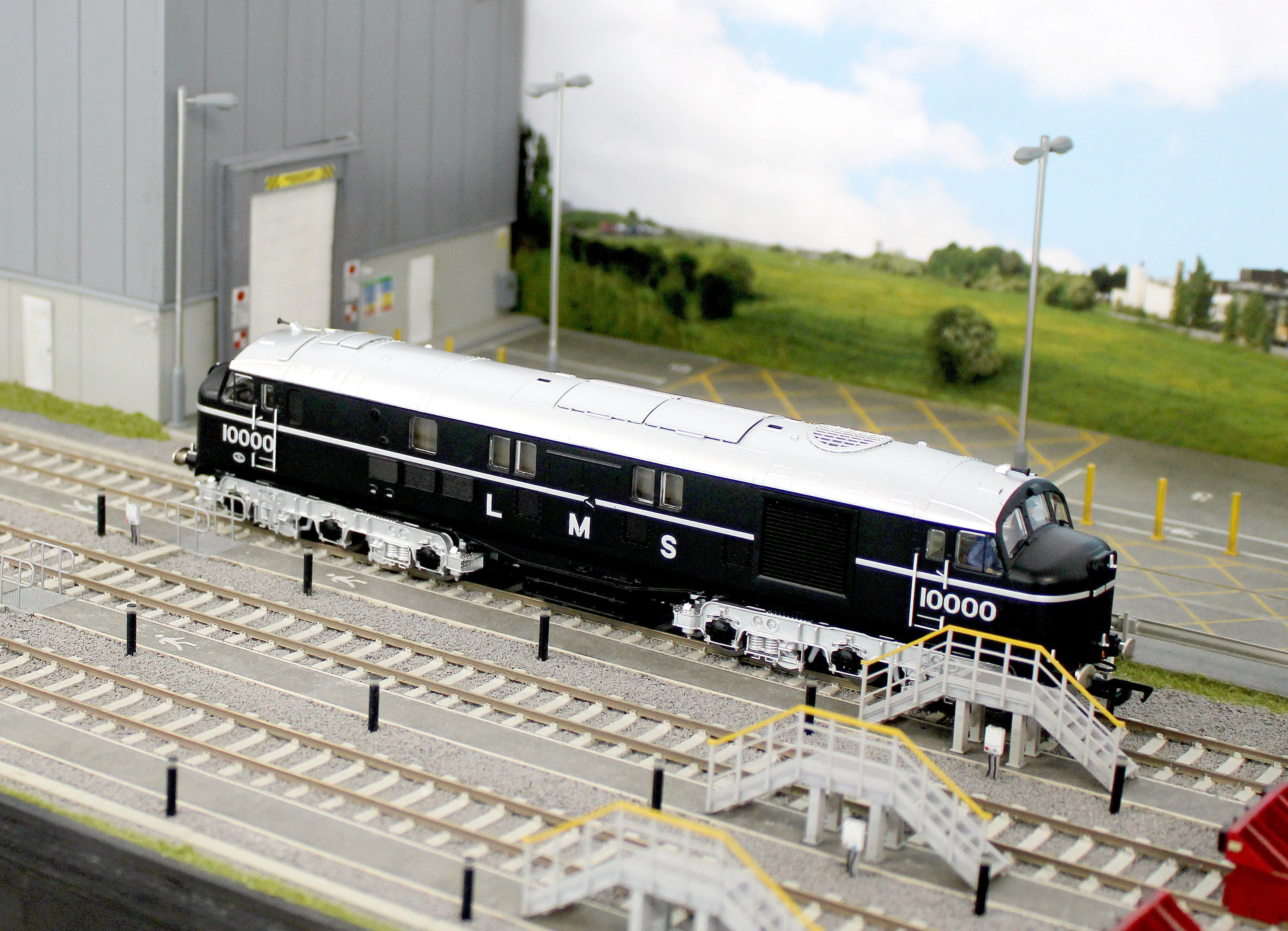 31-999ZSF LMS 10000 Black & Chrome With LMS Lettering Diesel Locomotive - DCC Sound - Image 15