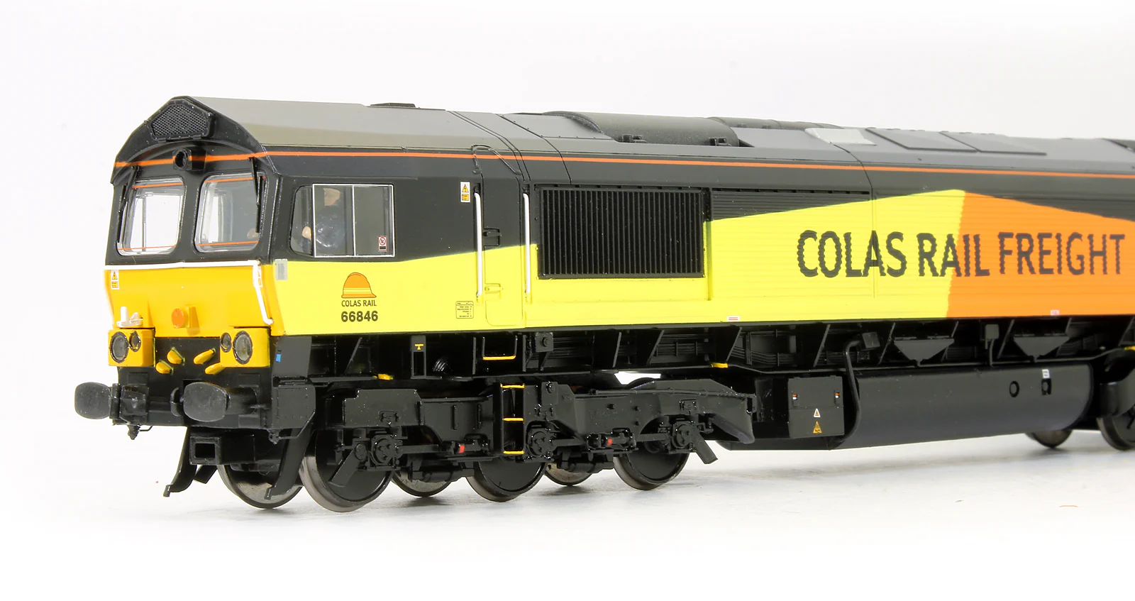 32-736 Pre-Owned Class 66846 Colas Rail Freight Diesel Locomotive - DCC Sound - Image 3