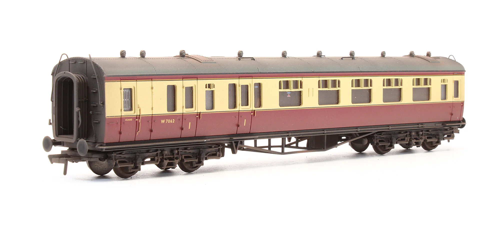 Pre-Owned 60ft Collett Brake Composite Coach BR Crimson & Cream 'W7062' - Image 2