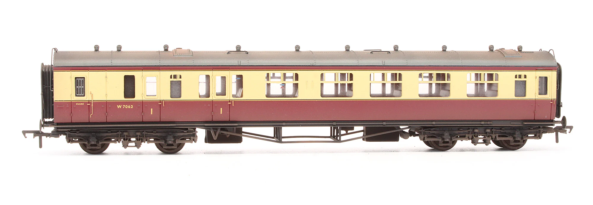 Pre-Owned 60ft Collett Brake Composite Coach BR Crimson & Cream 'W7062' - Image 3
