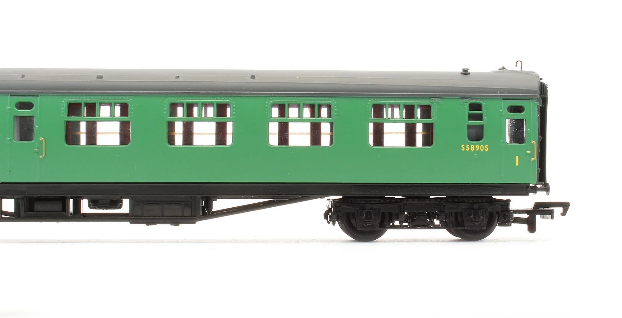 34-551 Pre-Owned BR Malachite Green 63ft Bulleid Corridor Composite Coach 'S5890S' - Image 3