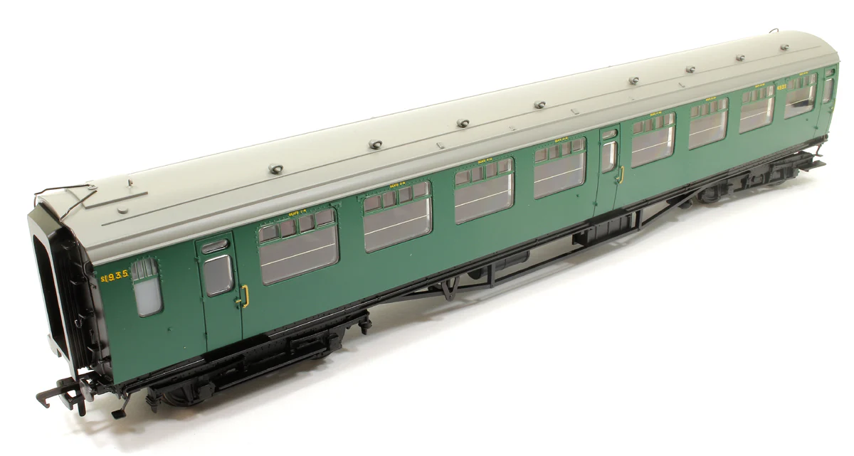 34-775 SR Bulleid Third Corridor 10'' Vents BR (Ex-SR) Malachite Green No.S1935 - Image 7