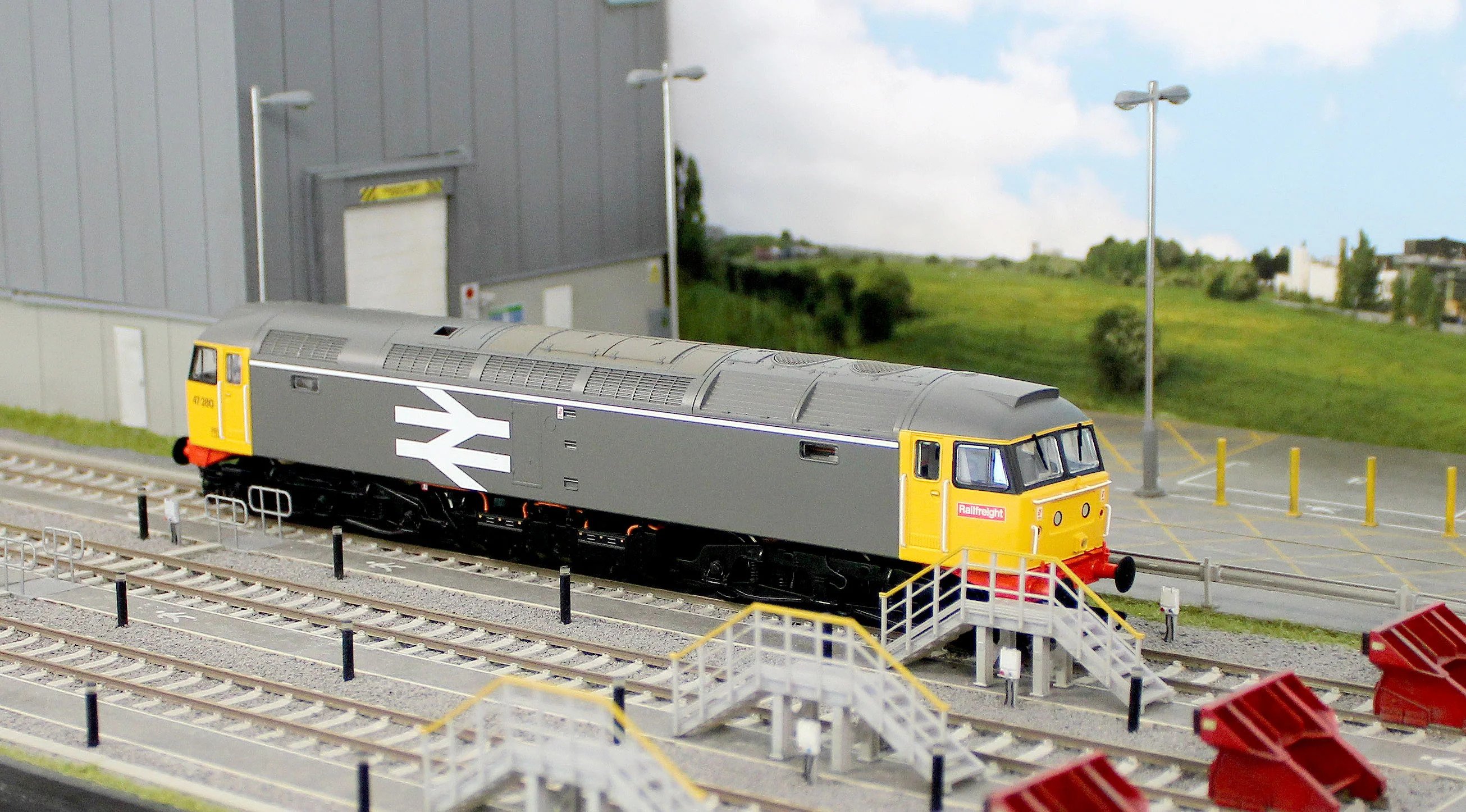 35-416SF Class 47/0 47280 BR Railfreight Grey Diesel Locomotive - DCC Sound - Image 12