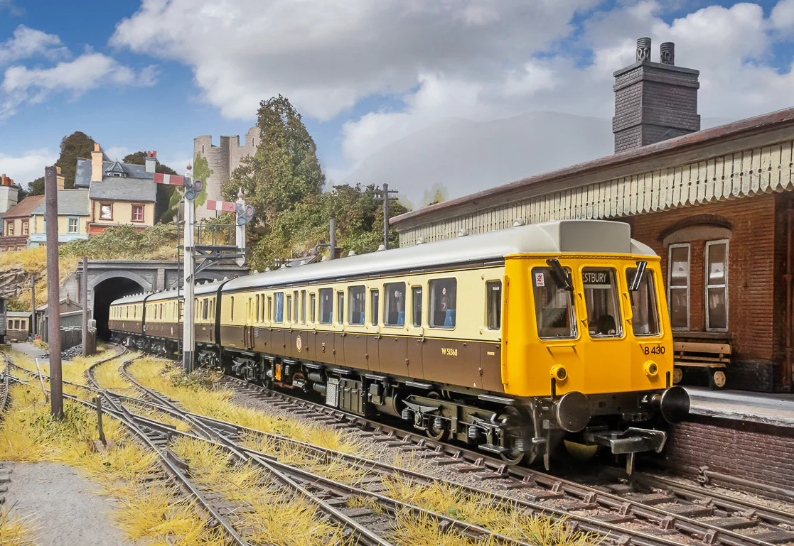 35-500Z Class 117 3 Car DMU Set Number B430 GW 150 Chocolate & Cream (Kernow Model Rail Centre Exclusive) - Image 17