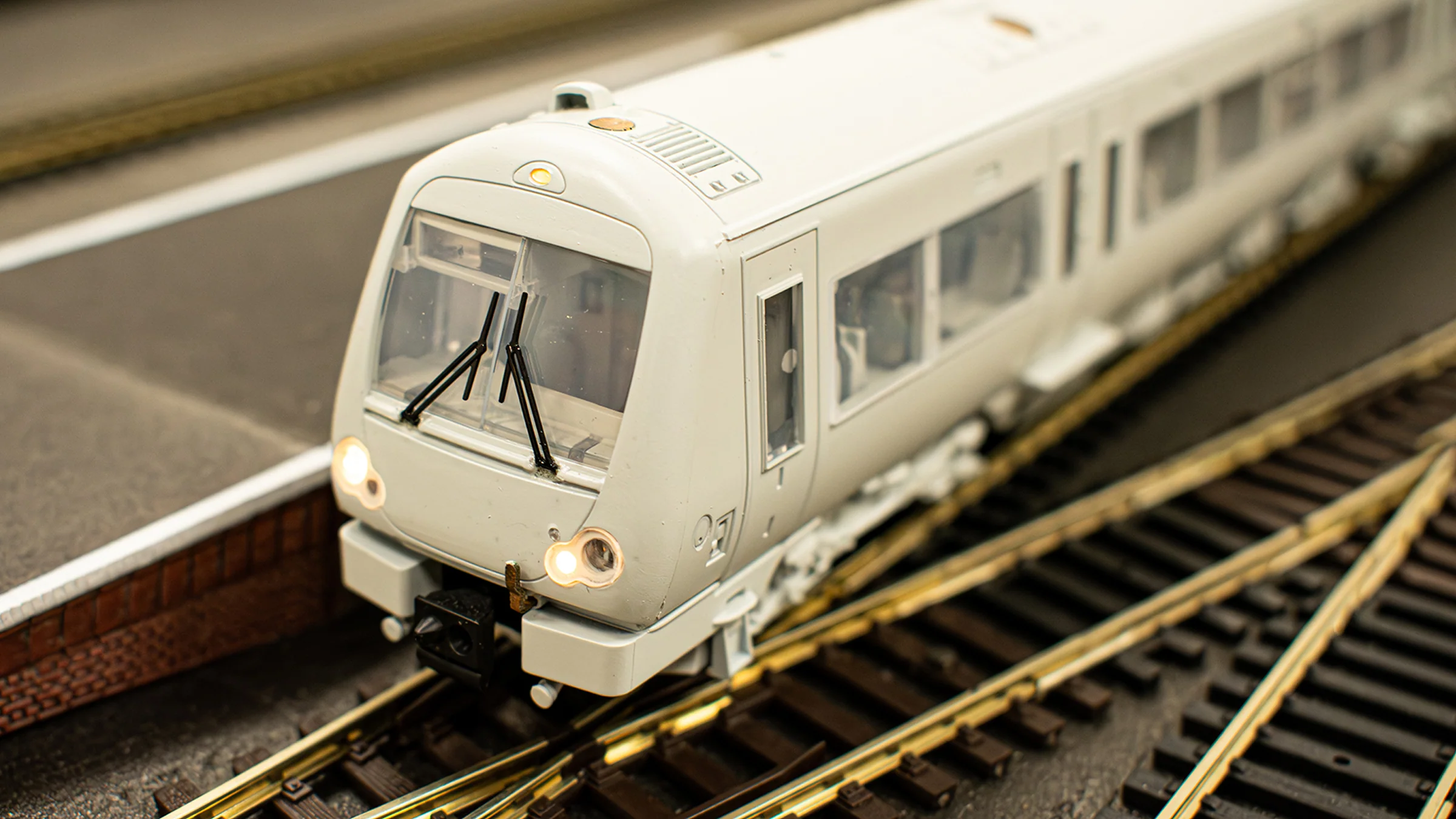 35-602 Class 170/1 2-Car DMU 170111 Cross Country - Image 25