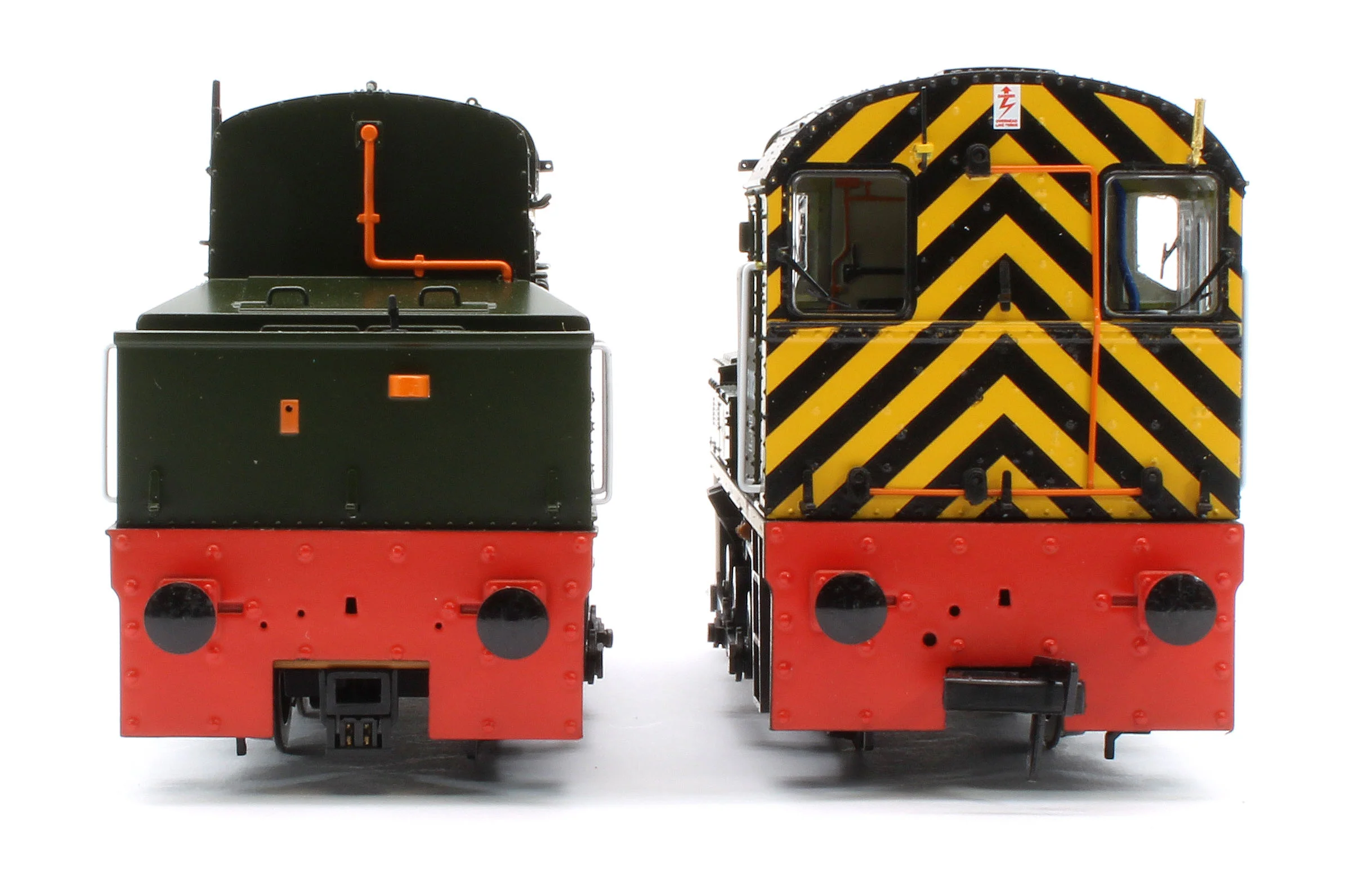 35-945-13002 Bespoke Class 13 13002 BR Green (Wasp Stripes) Diesel Locomotive - Renumbered - Image 9