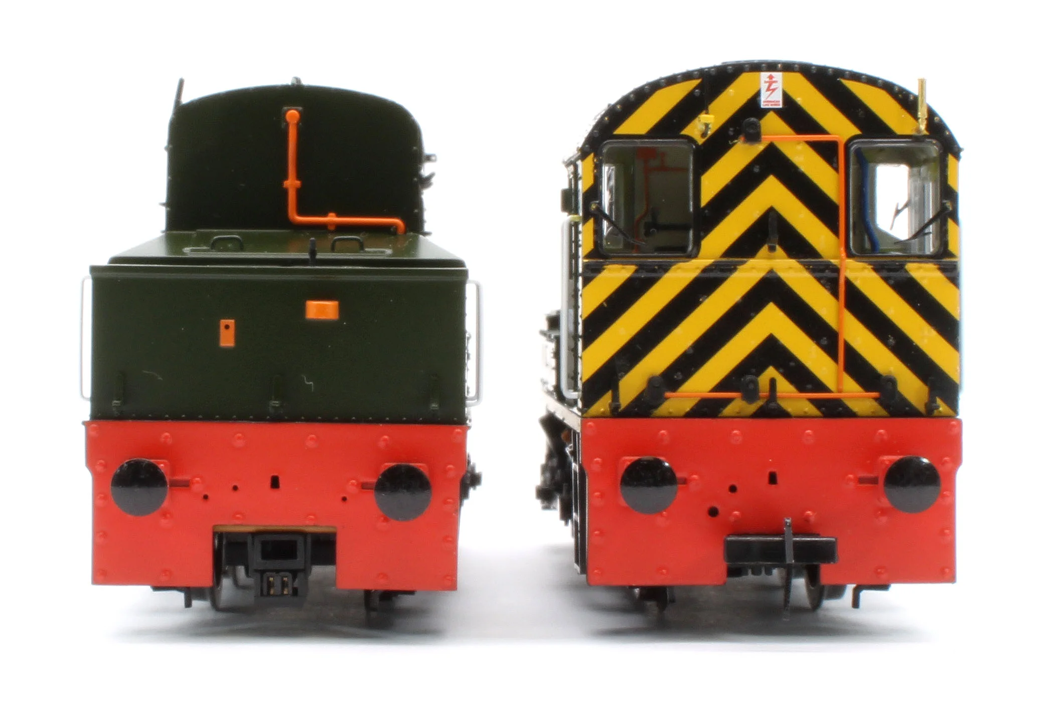 35-945-D4501 Bespoke Class 13 D4501 BR Green (Wasp Stripes) Diesel Locomotive - Renumbered - Image 9