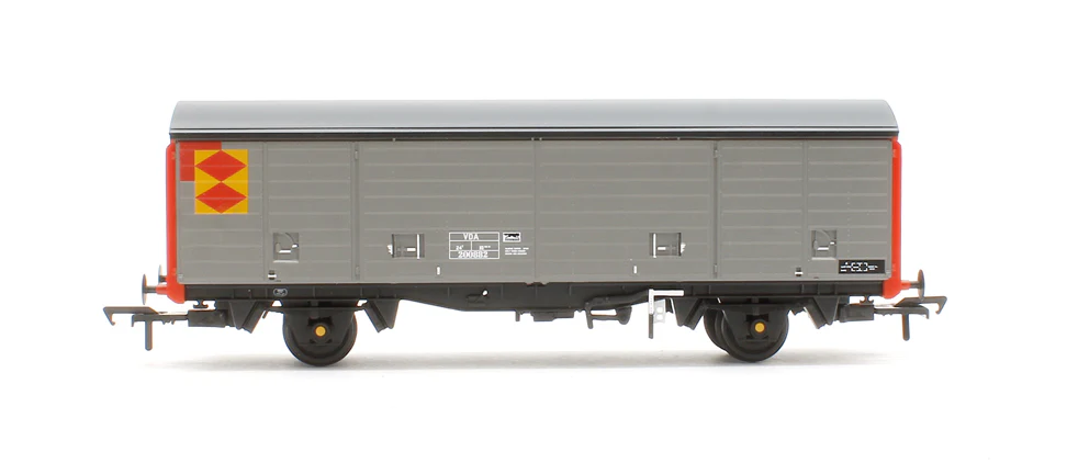 38-147A BR VDA Van BR Railfreight Distribution Sector No.200882 - Image 3