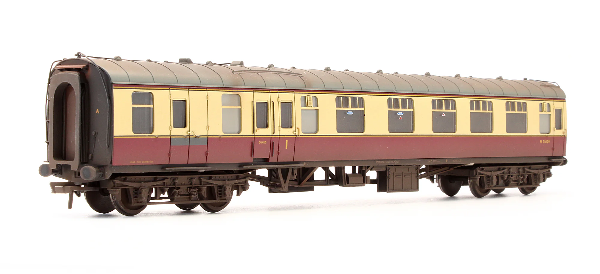 Pre-Owned BR MK1 Brake Composite Corridor BCK Coach Crimson & Cream 'M21029' - Custom Weathered - Image 2