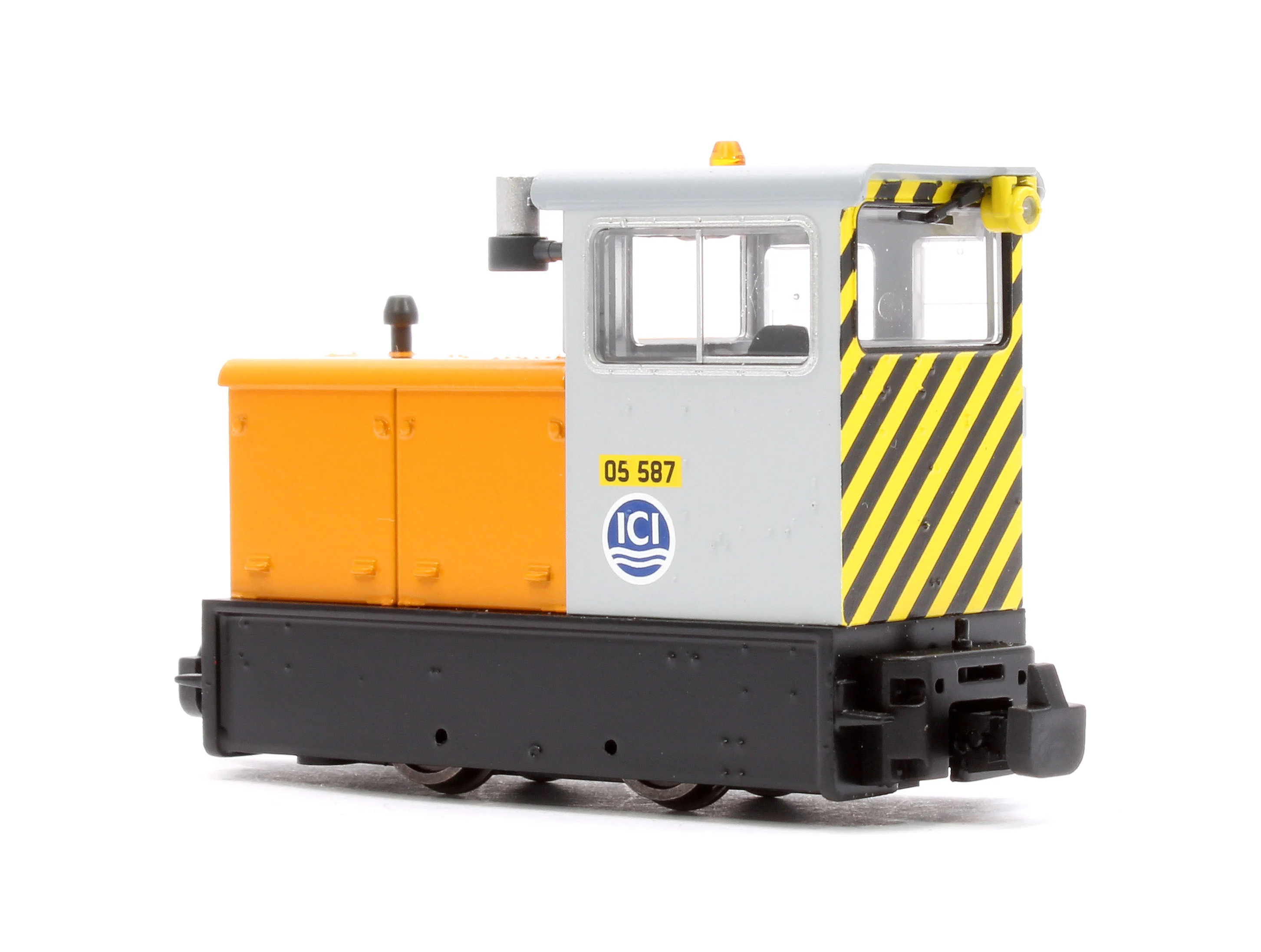 392-028 Baguley-Drewry 70hp Diesel 05 587 ICI Orange & Grey Diesel Locomotive - Image 2