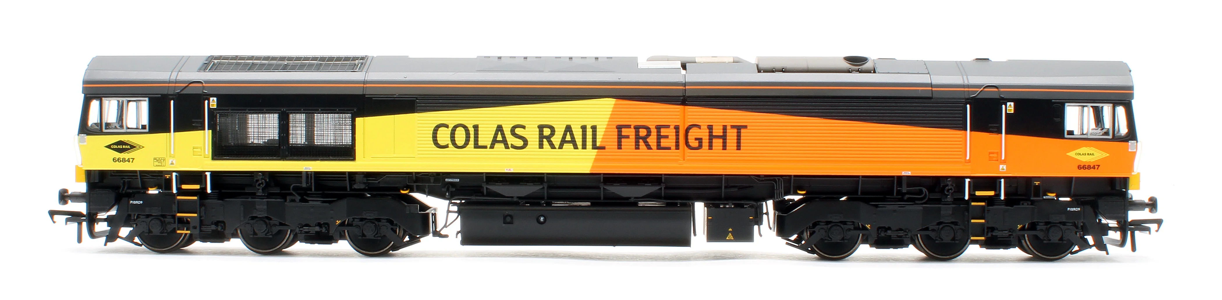 50-004 Class 66/8 66847 'Terry Baker' Colas Rail Freight Diesel Locomotive - Image 6