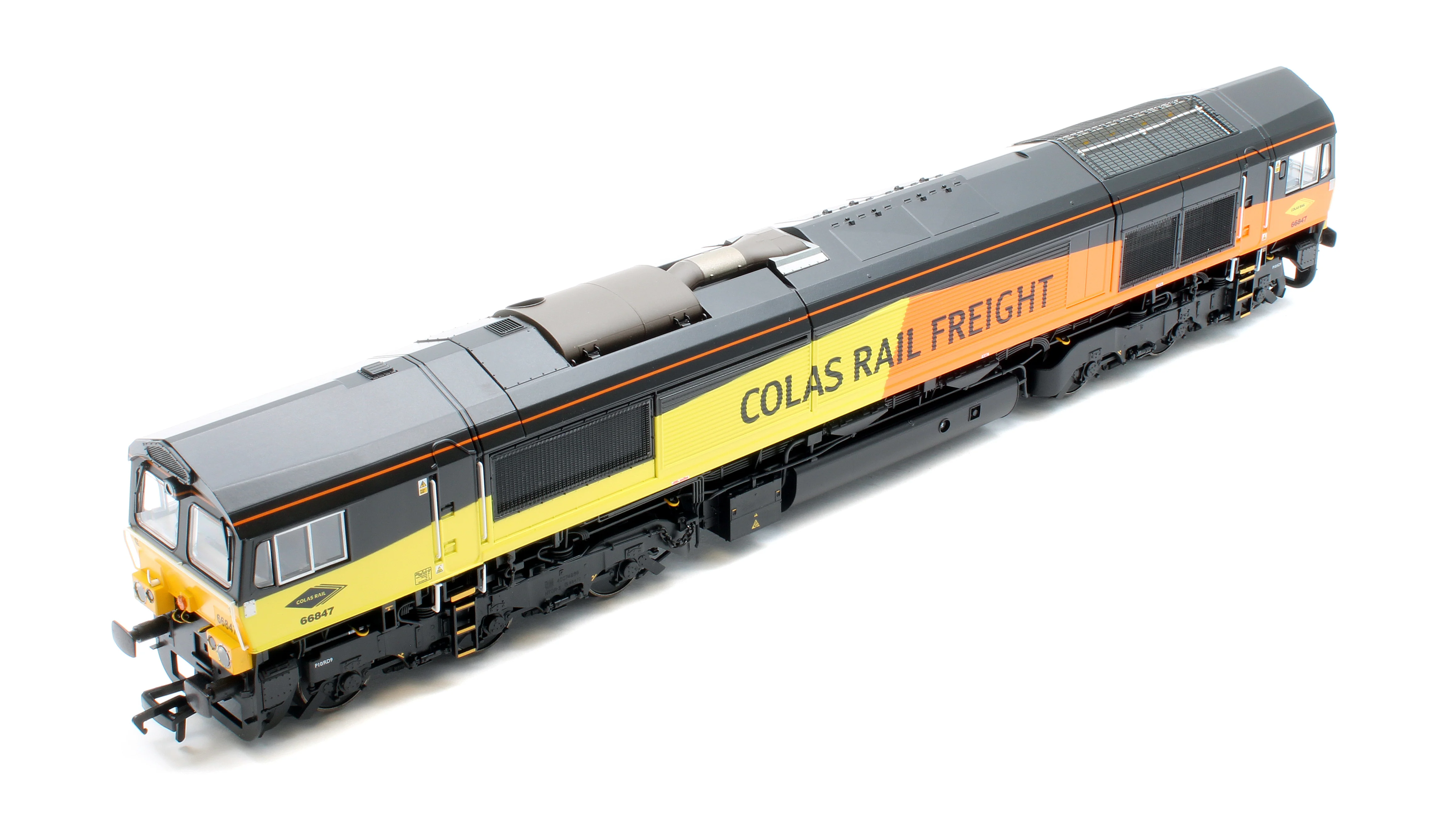 50-004 Class 66/8 66847 'Terry Baker' Colas Rail Freight Diesel Locomotive - Image 8