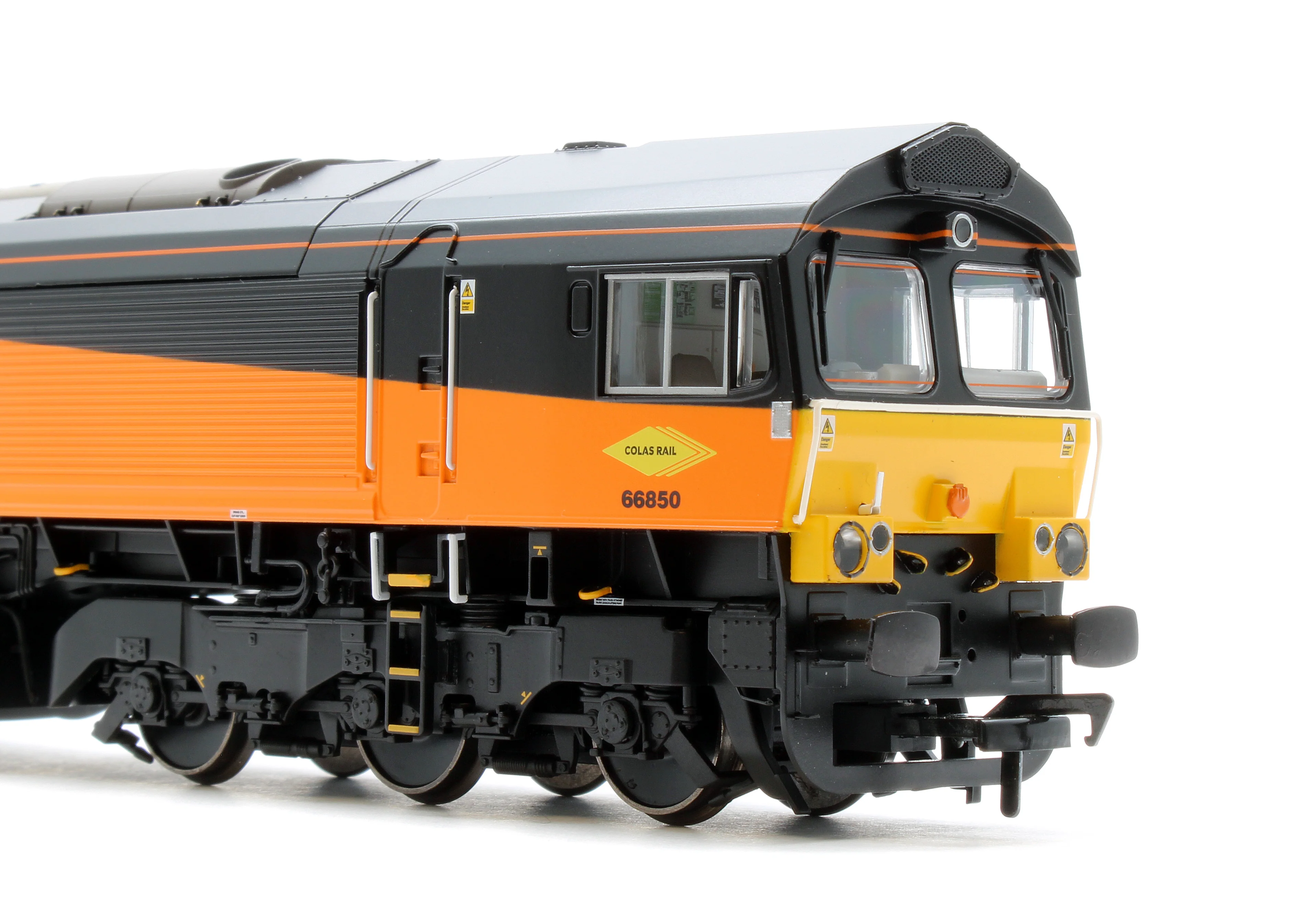 50-004ASF Class 66/8 66850 'David Maidment OBE' Colas Rail Freight Diesel Locomotive - DCC Sound - Image 7