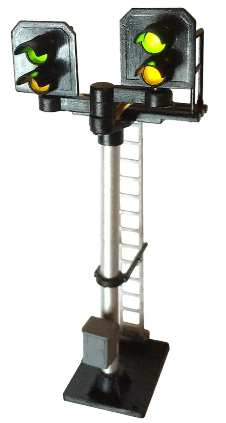 B421 2 Aspect Distant (Y/G) Standard Stepped T Junction Square Head Signal