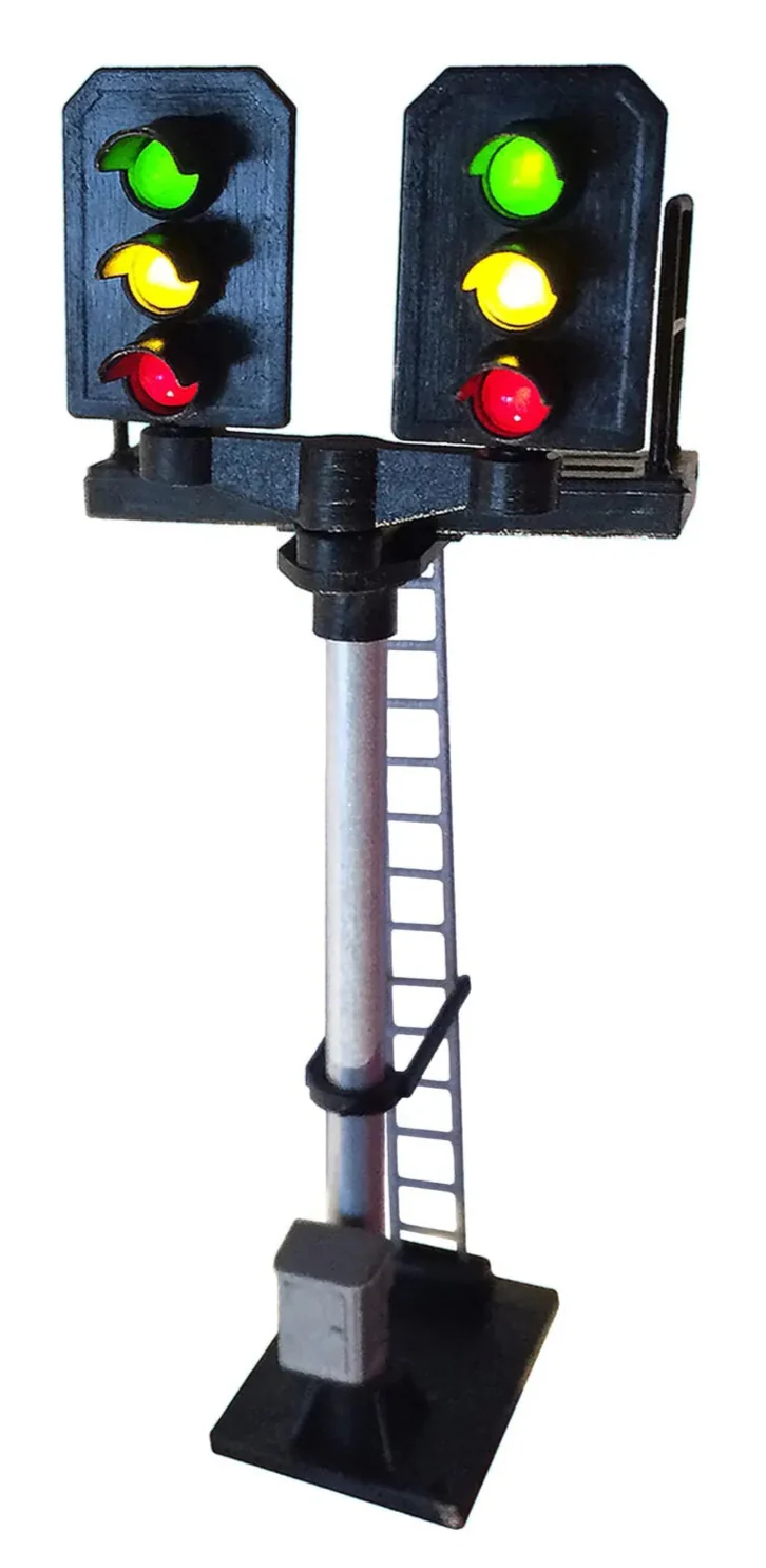 B535 3 Aspect (R/Y/G) Standard T Junction Square Head (Type 2) Signal