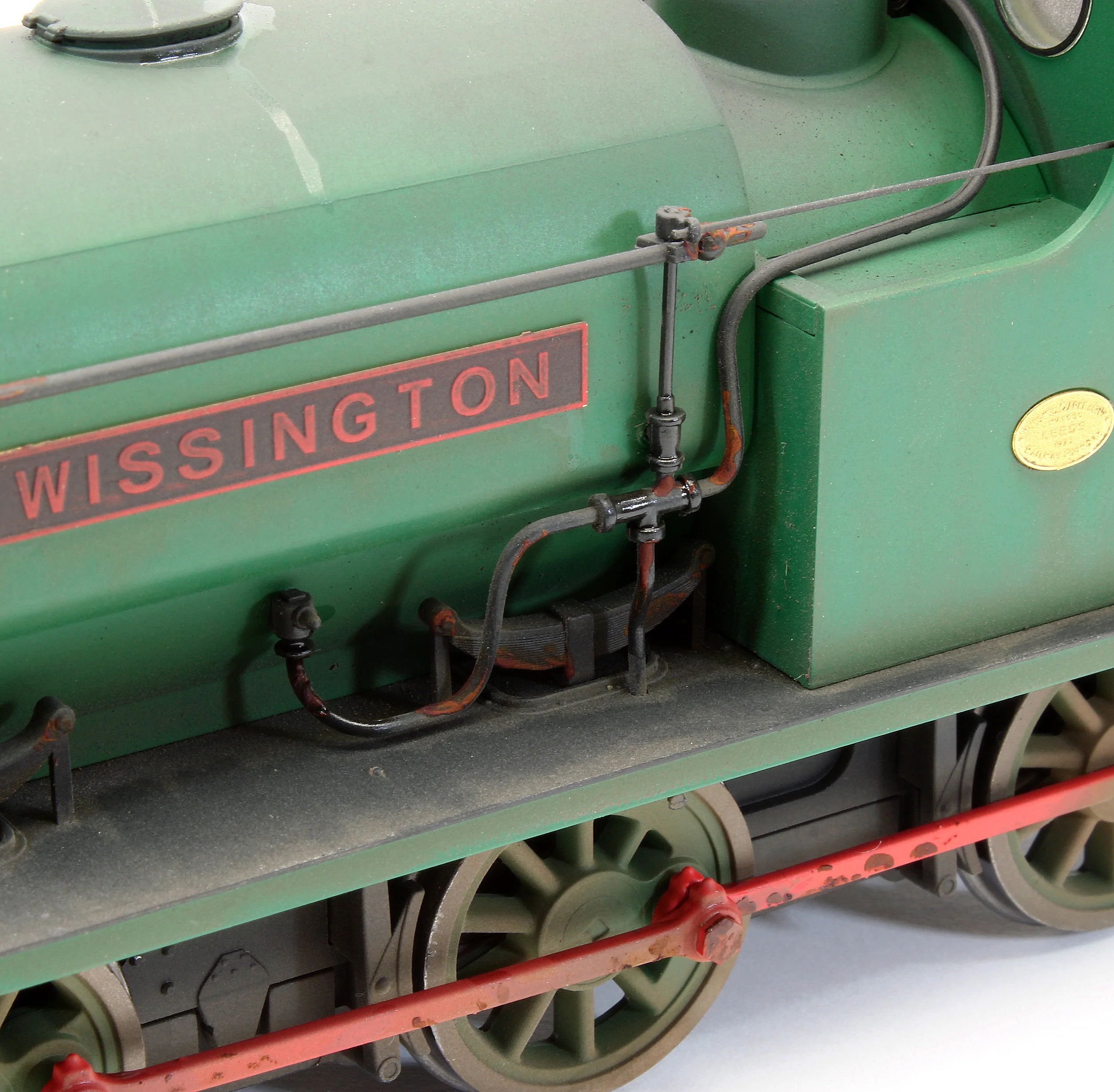 E85705HW Bespoke Weathered Hudswell Clarke 'Wissington' 0-6-0 Tank Green Steam Locomotive - Heavy Finish, Nameplate Added, Works Plate Added - Image 7