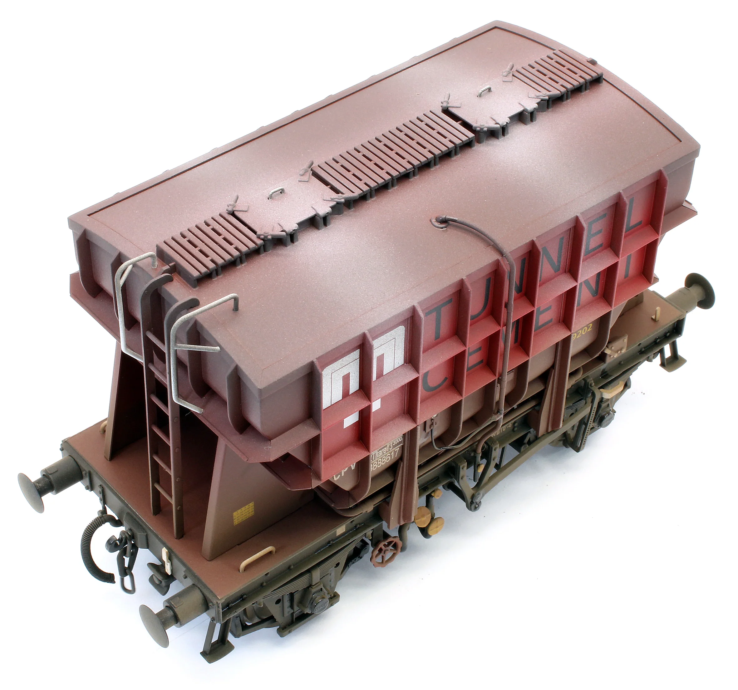 E3002UMW Bespoke Weathered Presflo Wagon 'Tunnel Cement' Bauxite B888617 - Medium Finish, Renumbered - Image 7