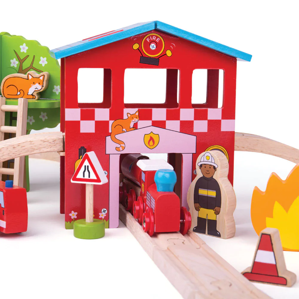BJT037 Fire Station Train Set - Image 5