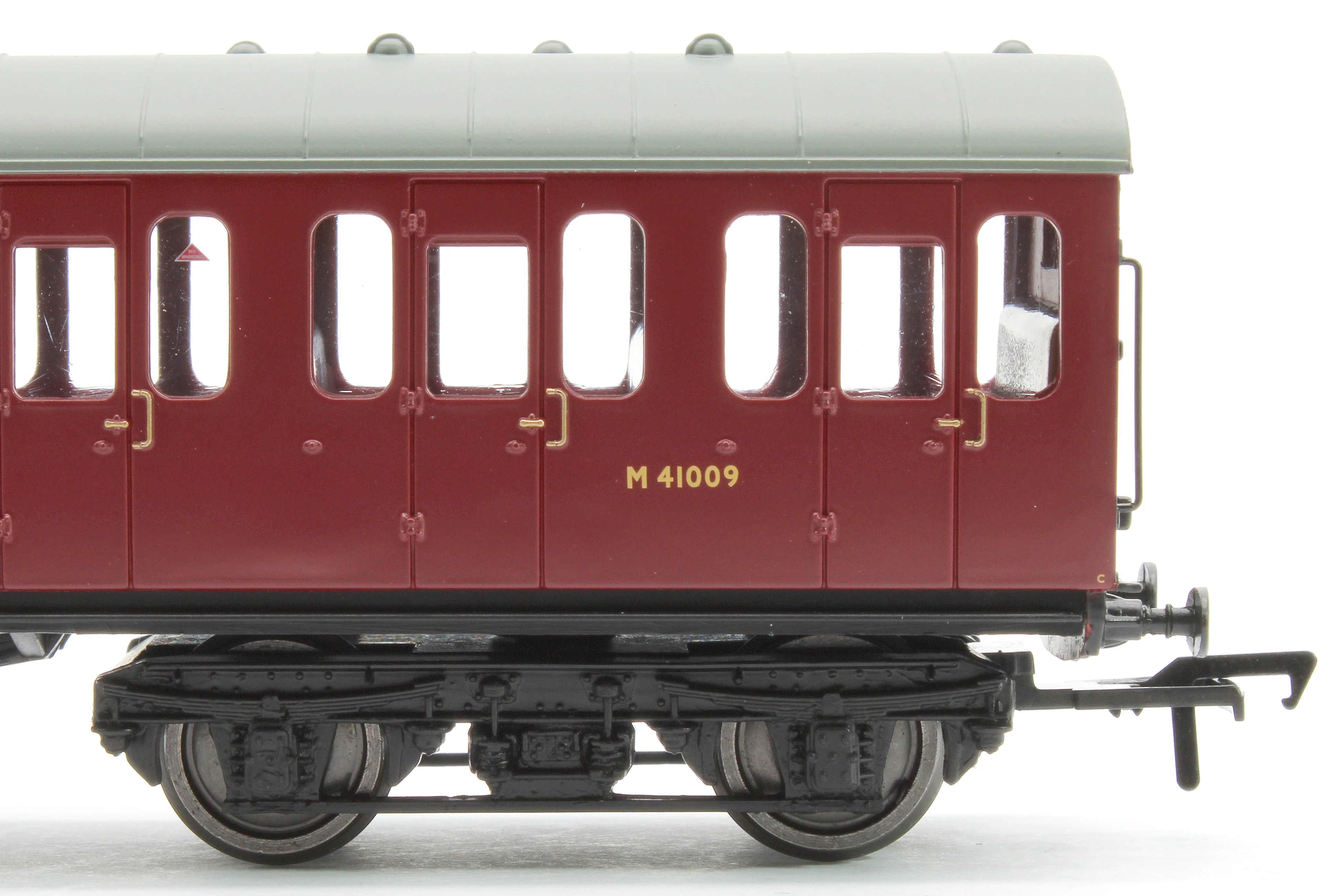 34-703A BR Mk1 57ft 'Suburban' C Composite BR Crimson M41009 - Image 4