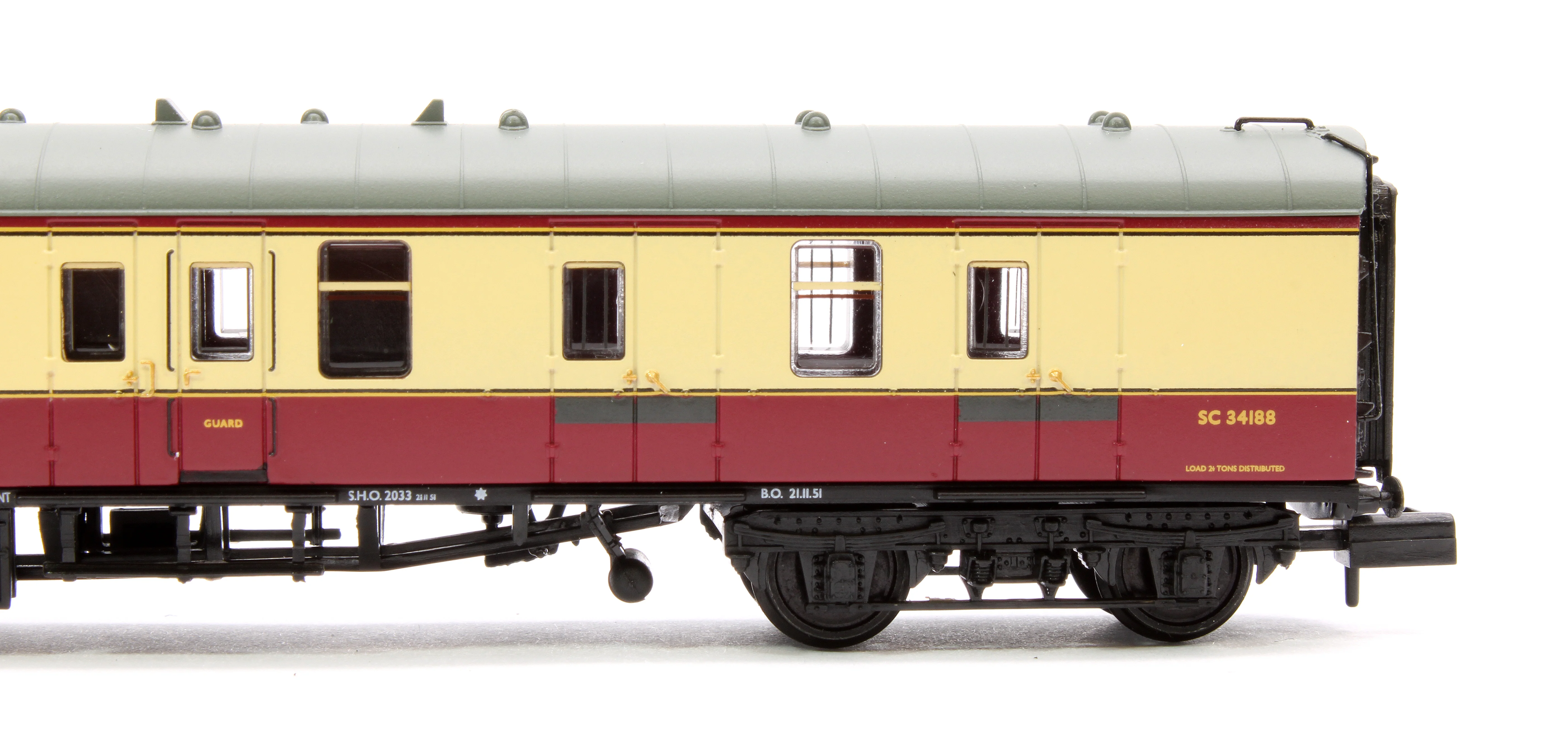 374-185D BR Mk1 BSK Brake Second Corridor BR Crimson & Cream No.SC34188 - Image 4
