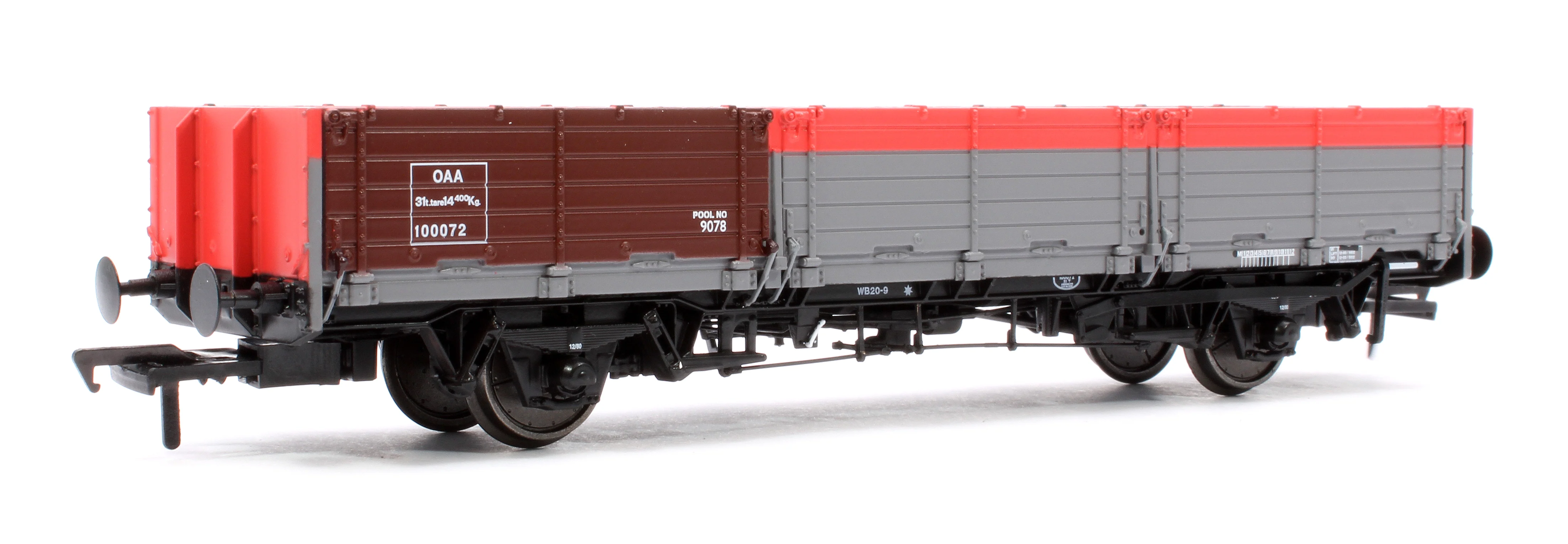 915015 BR ‘Open AB’ OAA Wagon No. 100072, Railfreight red/grey, (two red plank) patch finish - Image 3