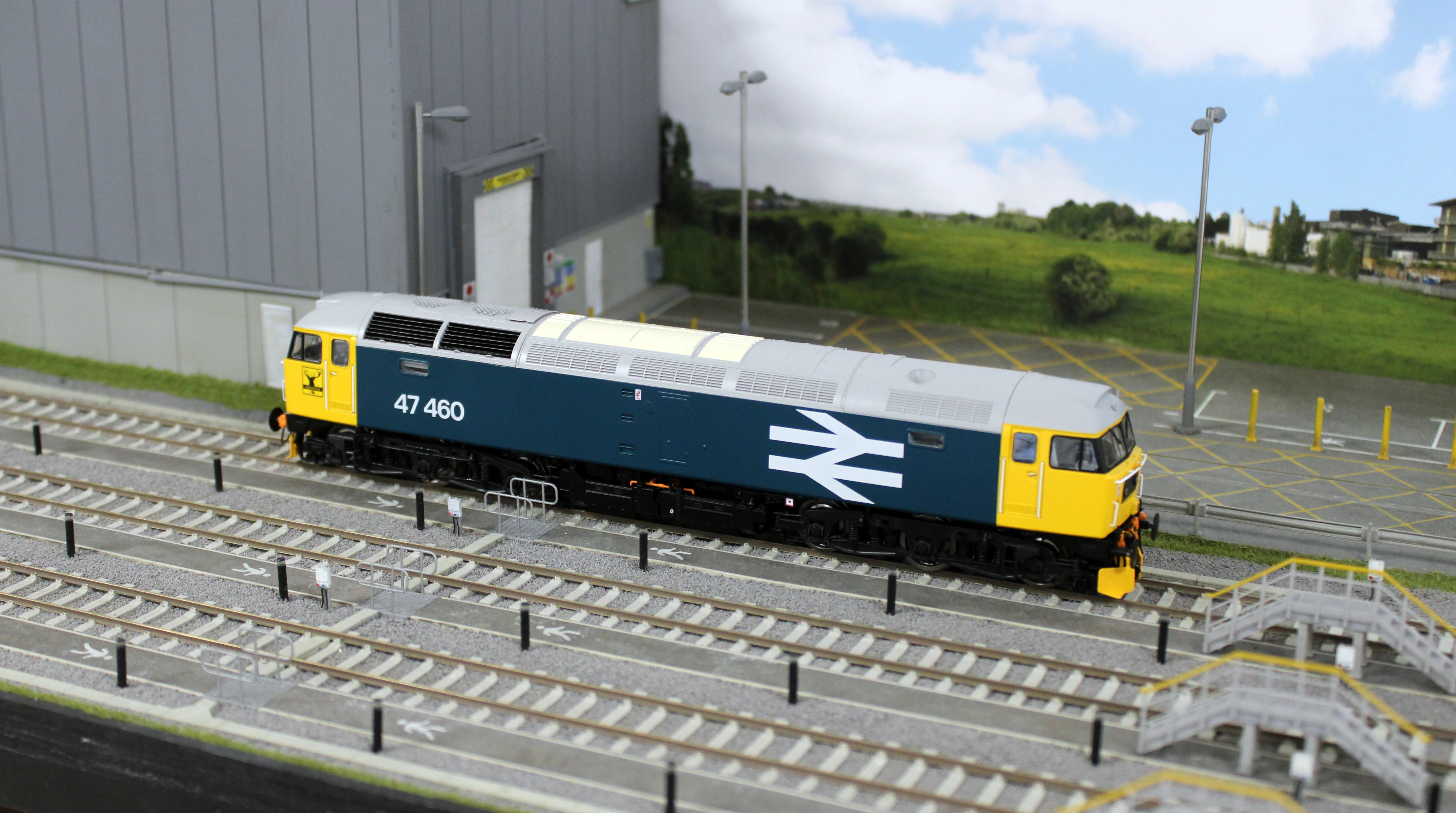 CM-47460-LLW Highly Detailed Premium Weathered Class 47 BR Blue Large Logo No.47460 Diesel Locomotive - Image 9
