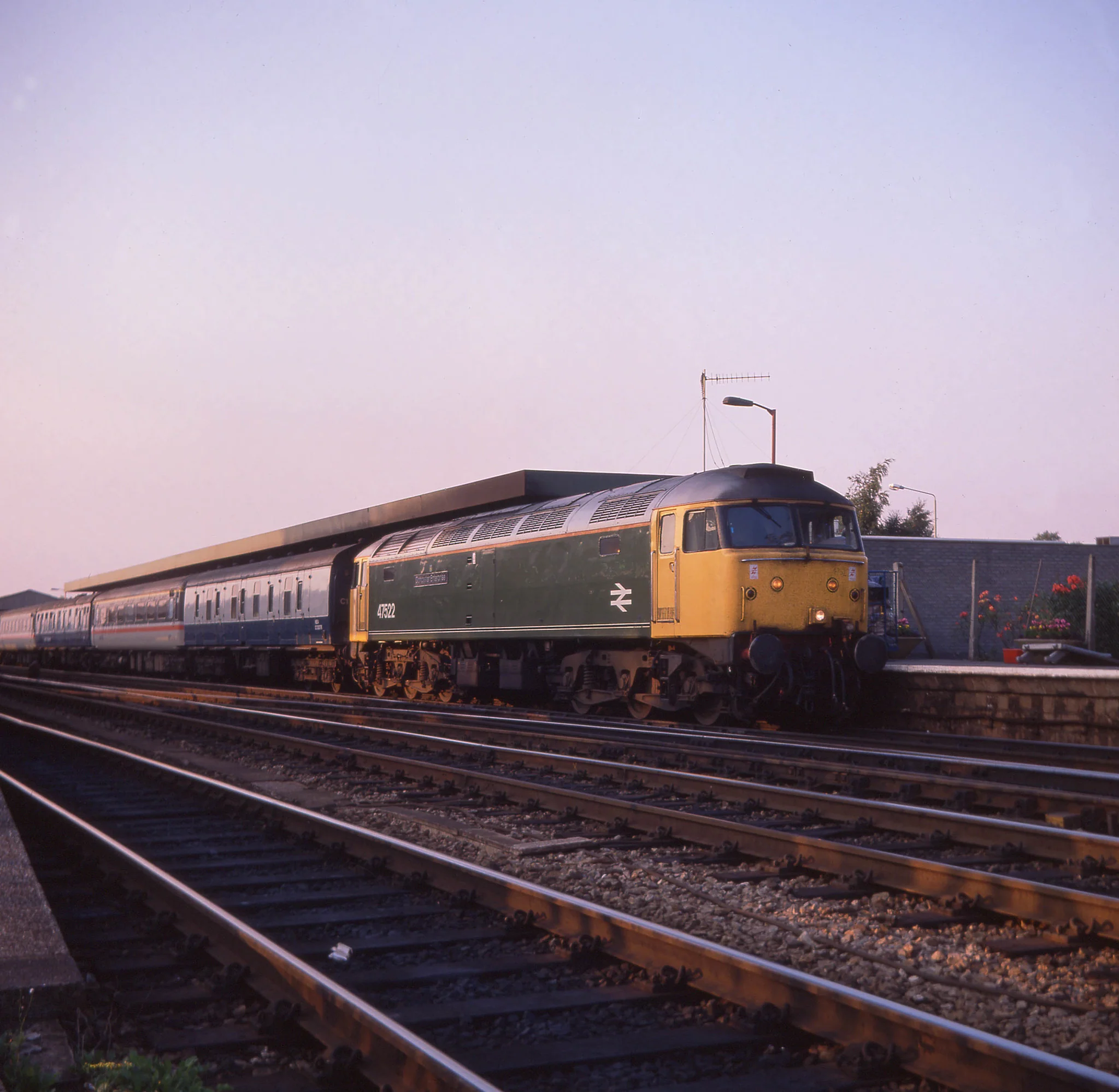 CM-47522-AppleGreen-SFW Highly Detailed Premium Weathered Class 47 Apple Green 'Doncaster Enterprise' No.47522 Diesel Locomotive - DCC Sound - Image 2