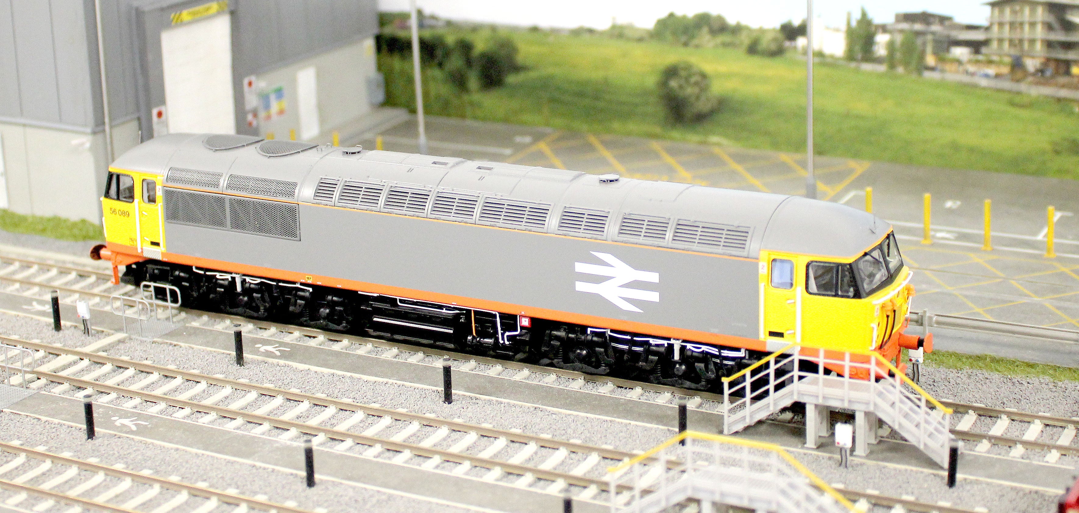CM - 56089 - RSR Class 56 BR Railfreight Grey No.56089 (with Red Stripe) Diesel Locomotive - Image 9